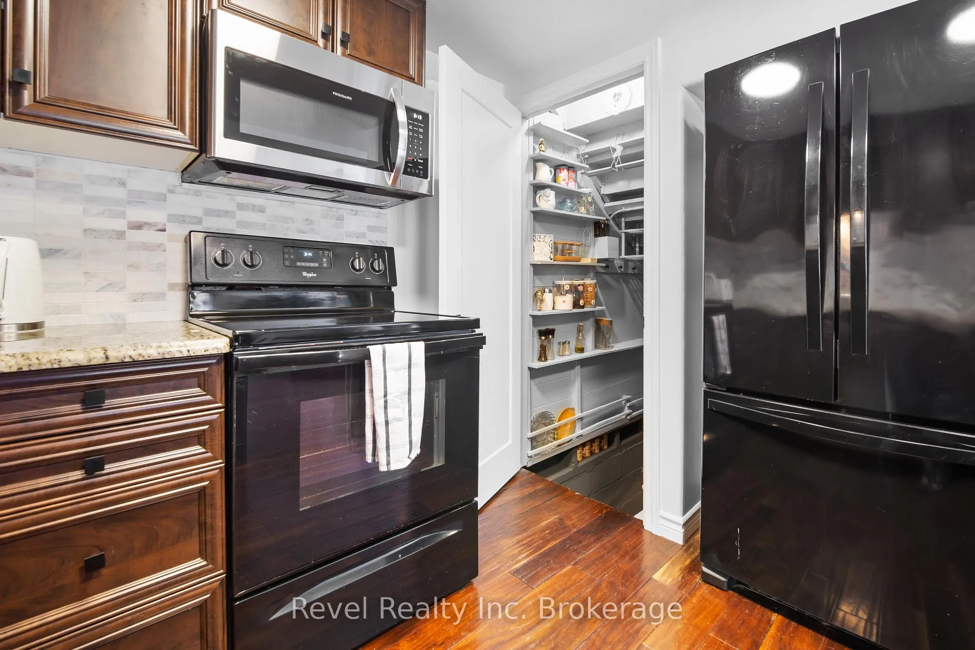 Photo 13 of 687 Oakwood Road, Powassan — HOMEH