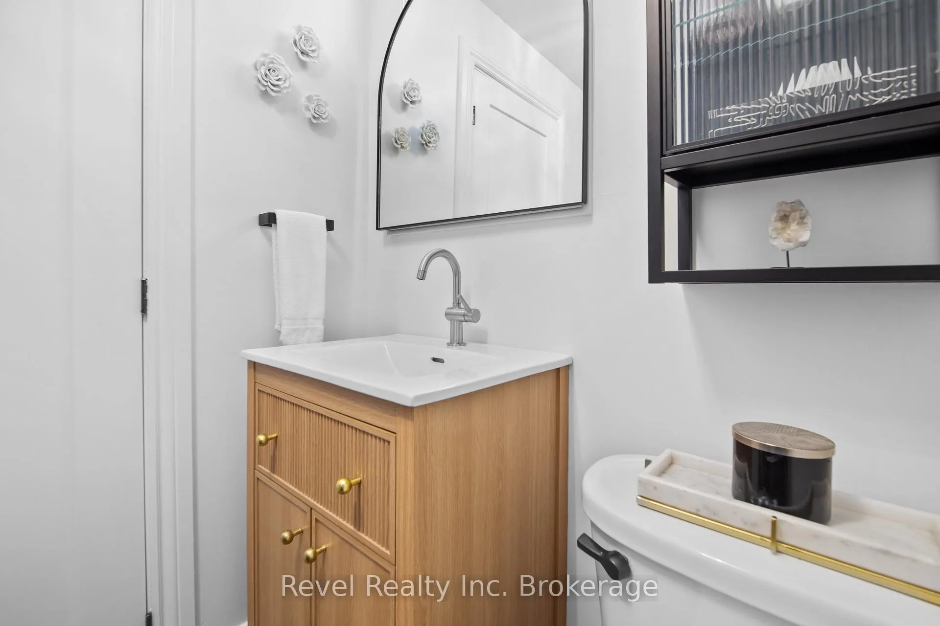 Photo 17 of 687 Oakwood Road, Powassan — HOMEH