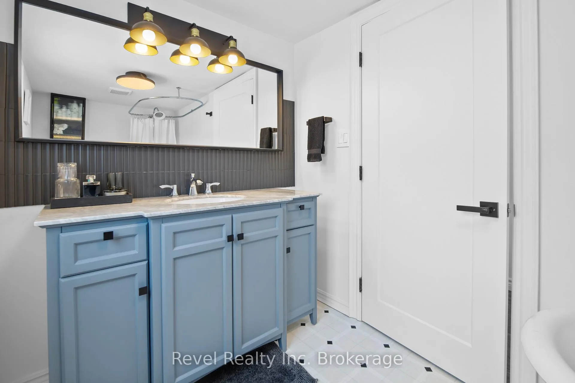 Photo 25 of 687 Oakwood Road, Powassan — HOMEH