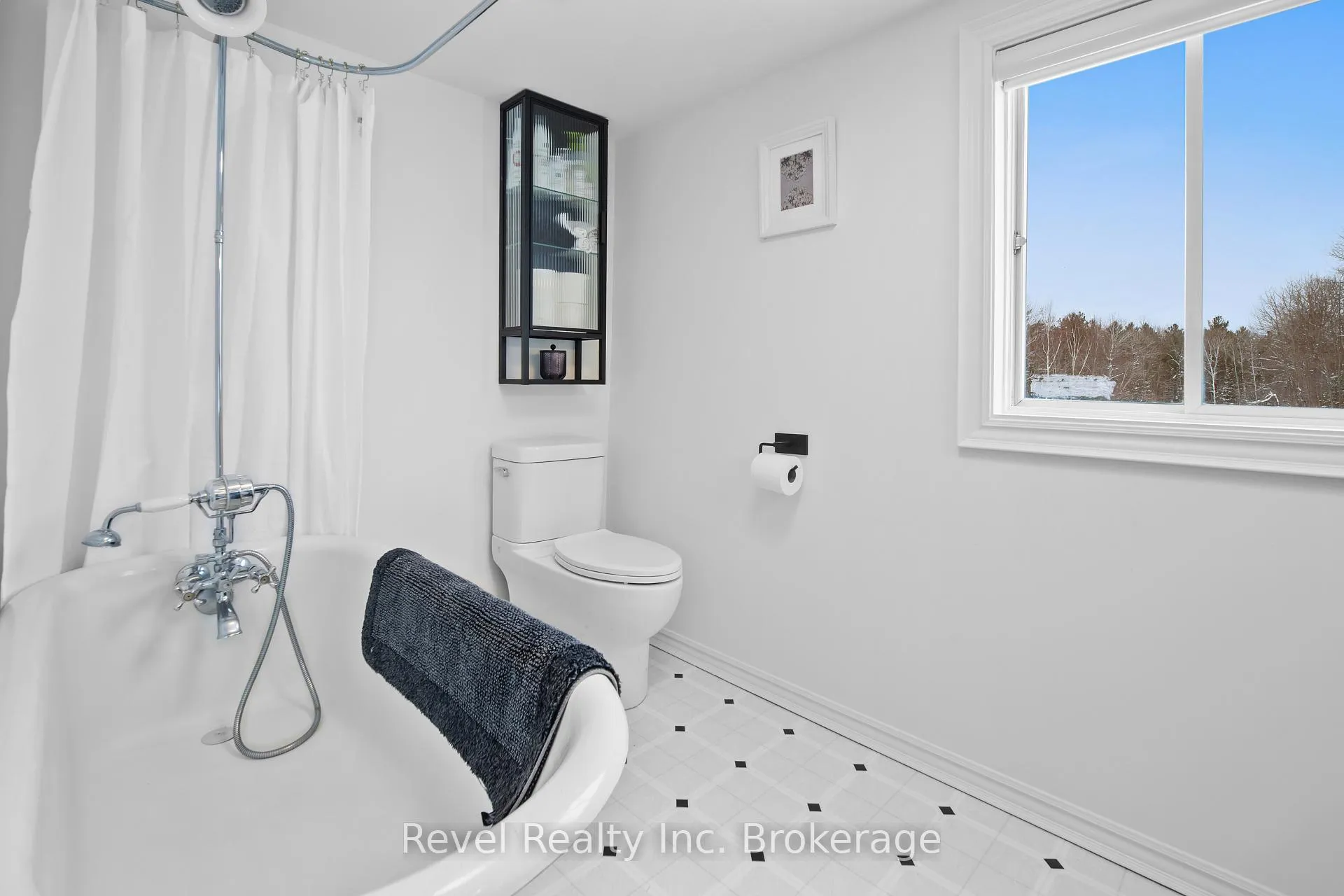 Photo 27 of 687 Oakwood Road, Powassan — HOMEH
