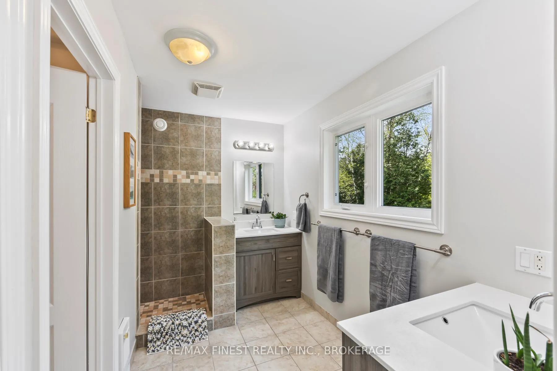 Photo 25 of 5885 Davey Drive, Frontenac, Frontenac South — HOMEH