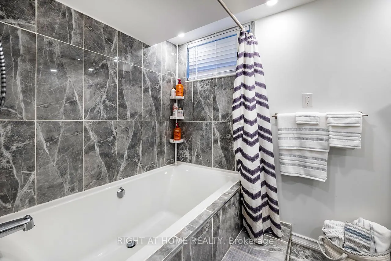 Photo 15 of 100 Humber Lea Road, Caledon, Bolton North — HOMEH