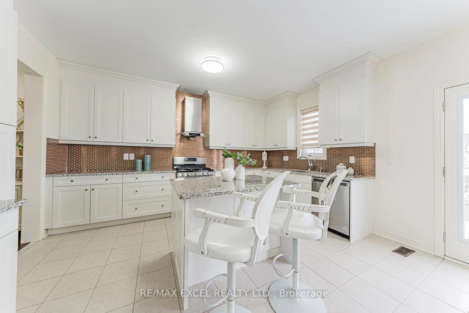Photo 13 of 83 Baldry Avenue, Vaughan, Patterson — HOMEH