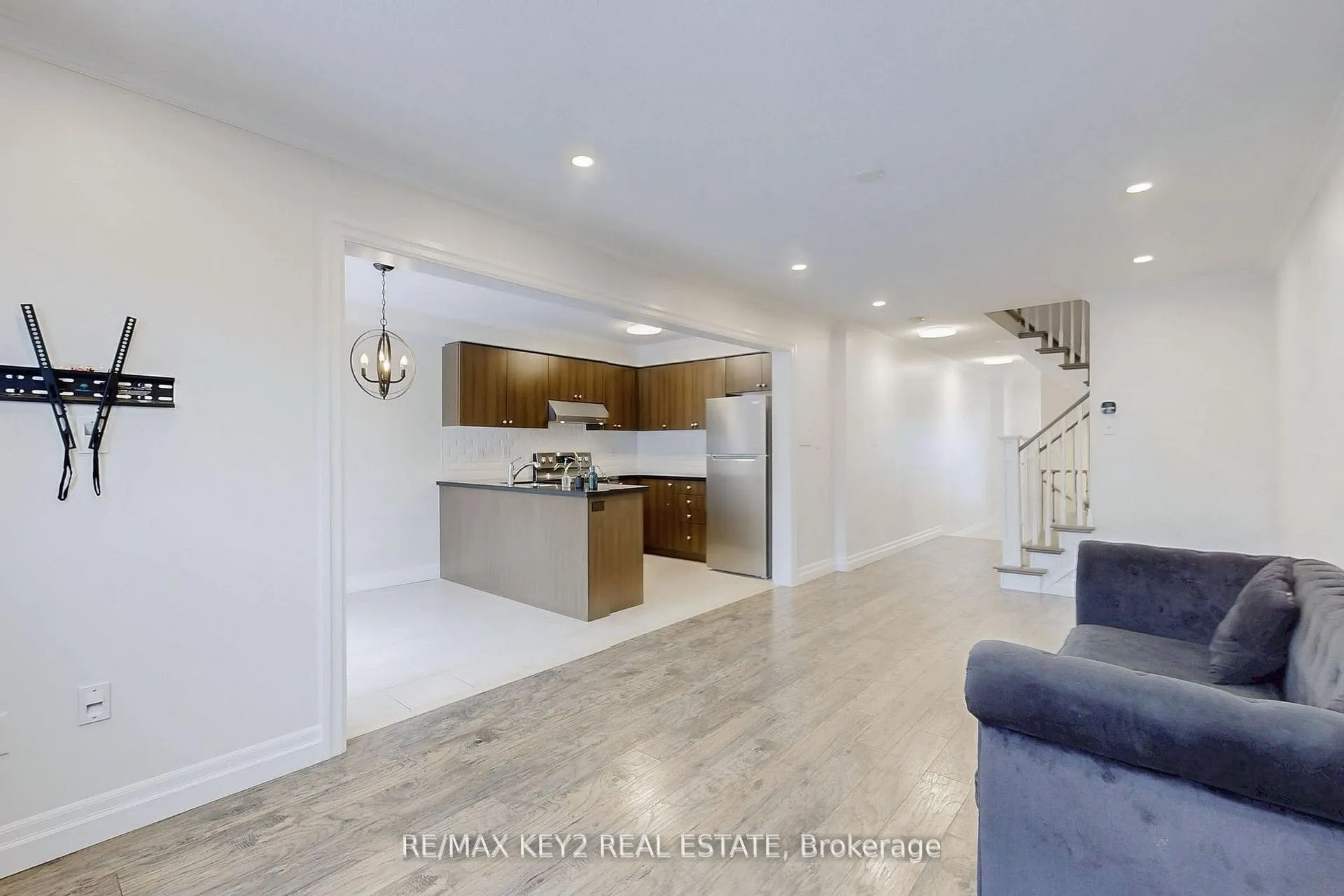 Photo 8 of 1617 Frolis Street, Oshawa, Taunton — HOMEH