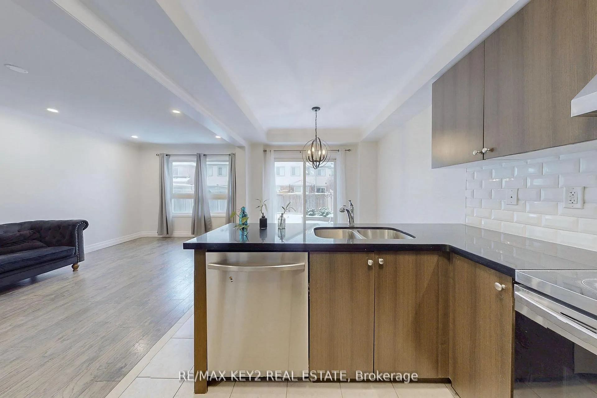 Photo 11 of 1617 Frolis Street, Oshawa, Taunton — HOMEH