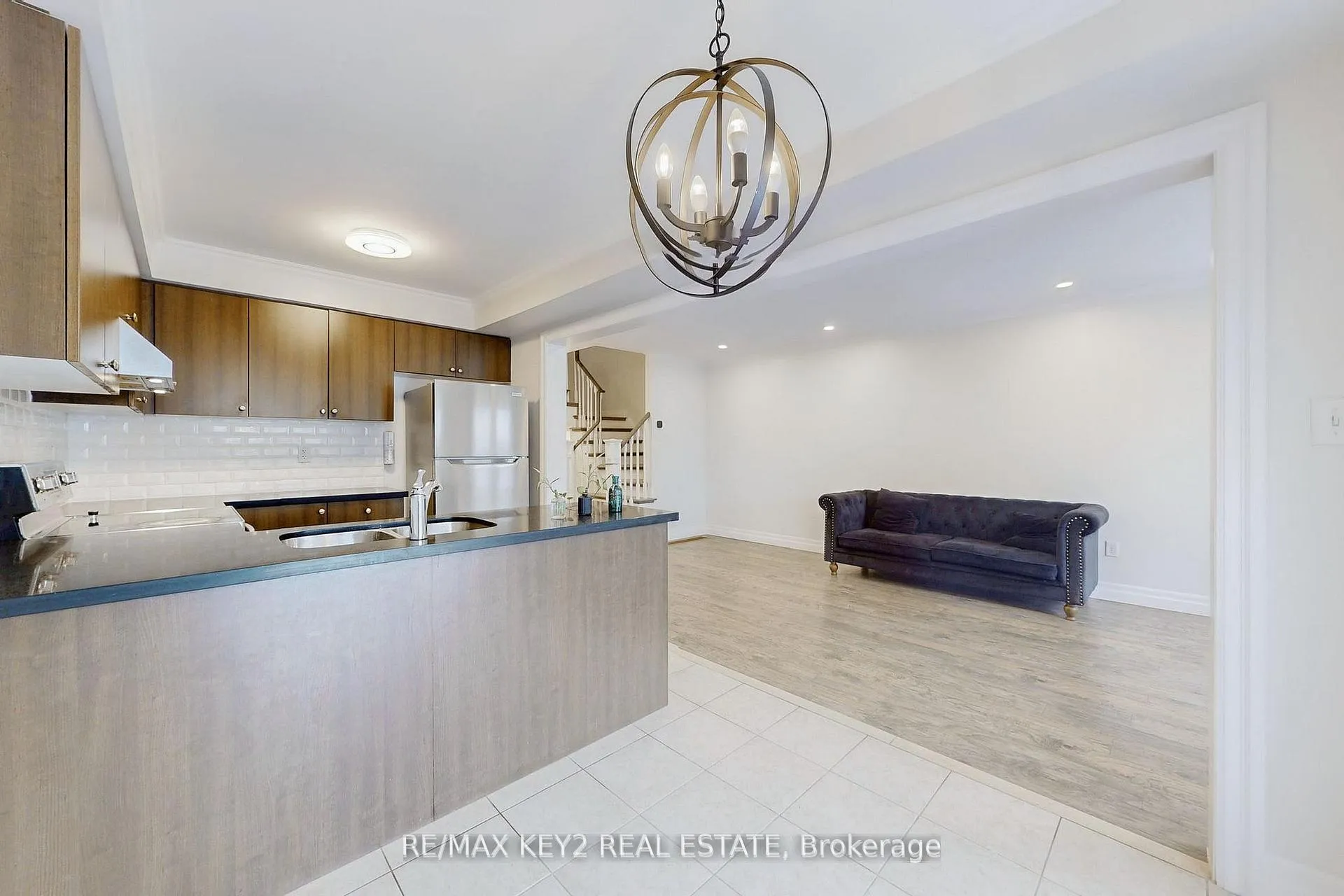 Photo 13 of 1617 Frolis Street, Oshawa, Taunton — HOMEH