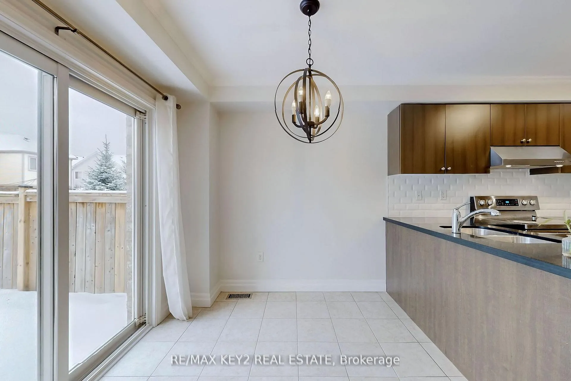 Photo 14 of 1617 Frolis Street, Oshawa, Taunton — HOMEH