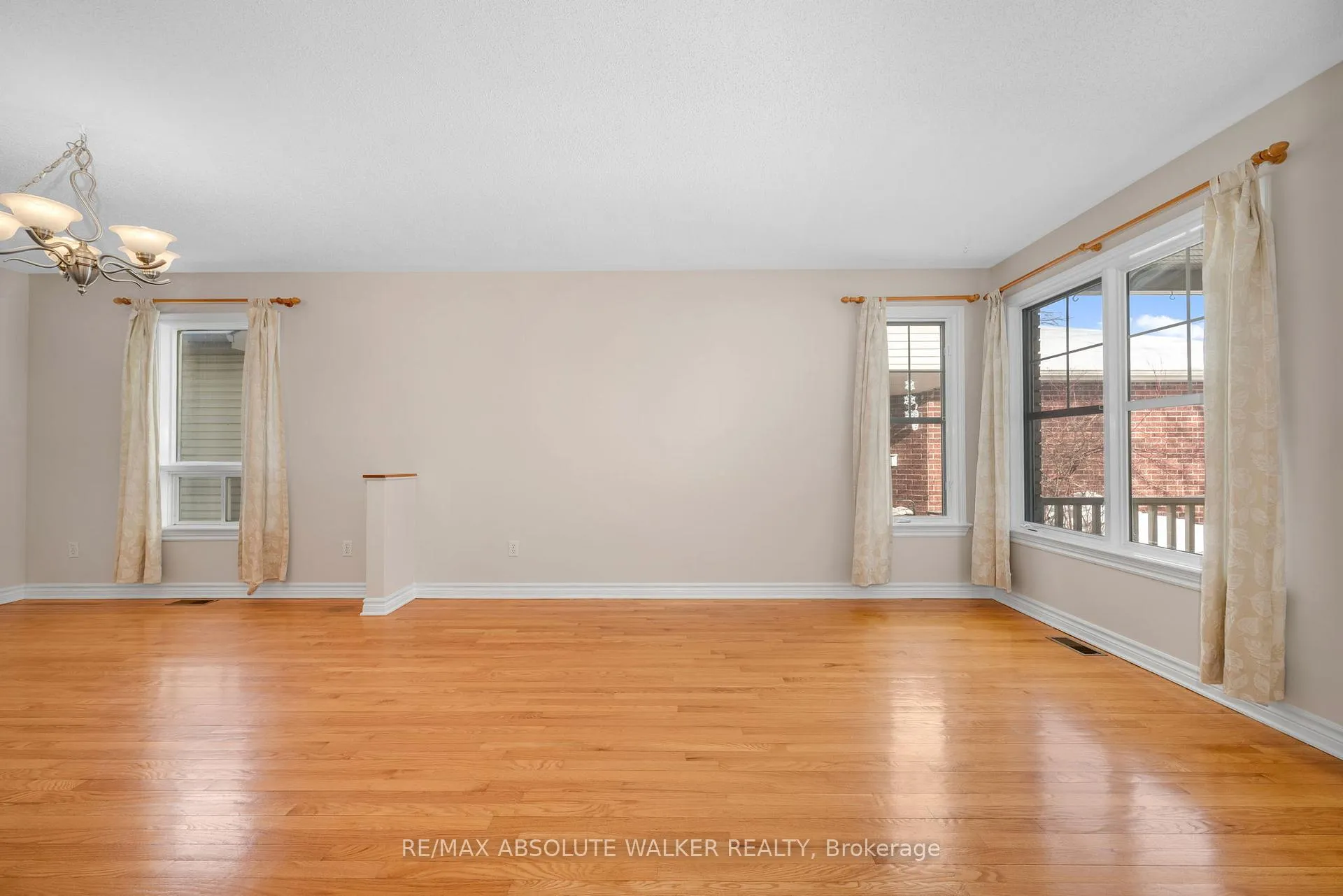 Photo 11 of 56 Vermont Avenue, Ottawa, Barrhaven East — HOMEH
