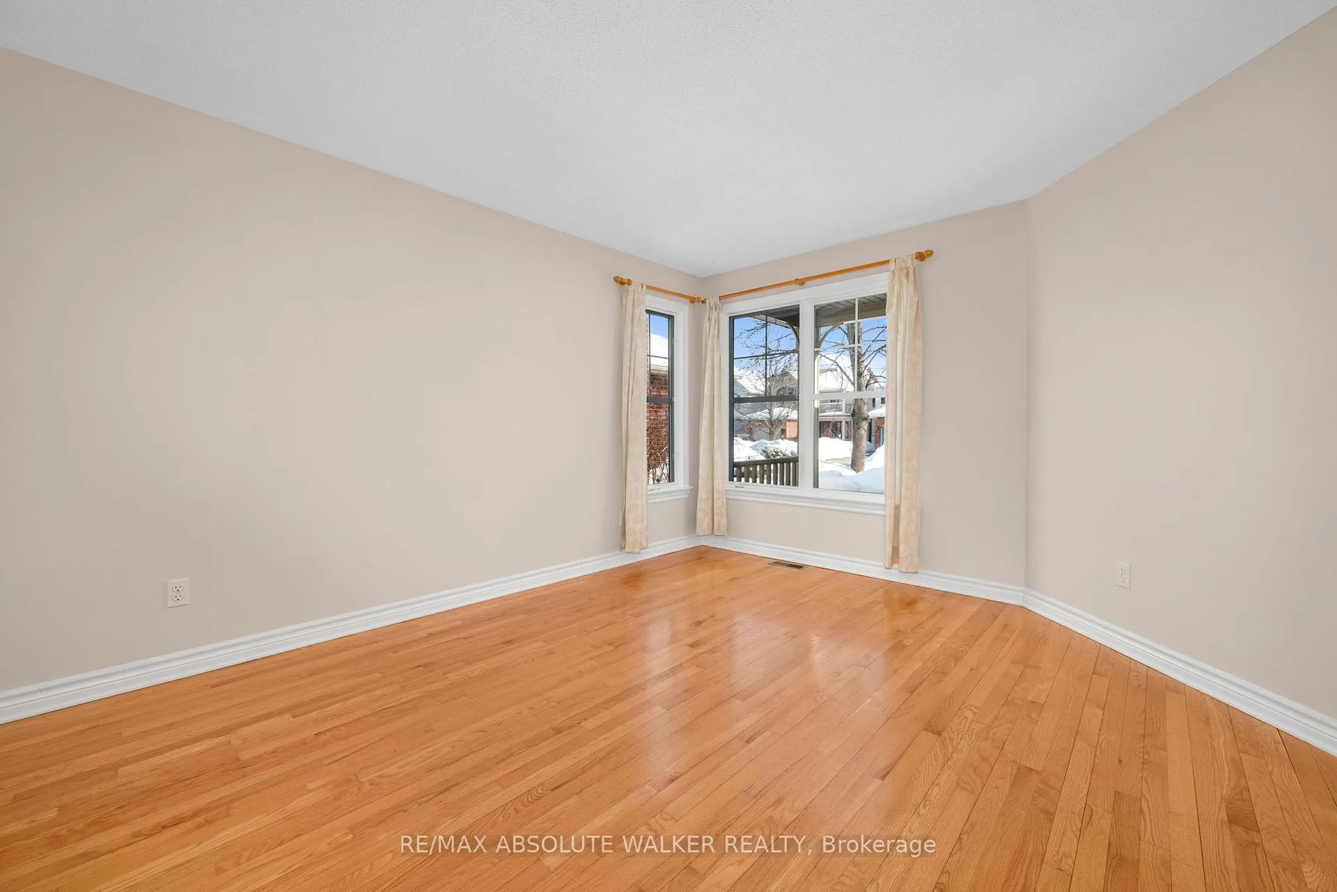 Photo 12 of 56 Vermont Avenue, Ottawa, Barrhaven East — HOMEH