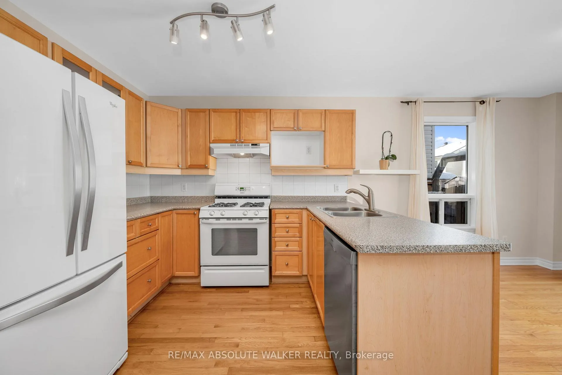 Photo 17 of 56 Vermont Avenue, Ottawa, Barrhaven East — HOMEH