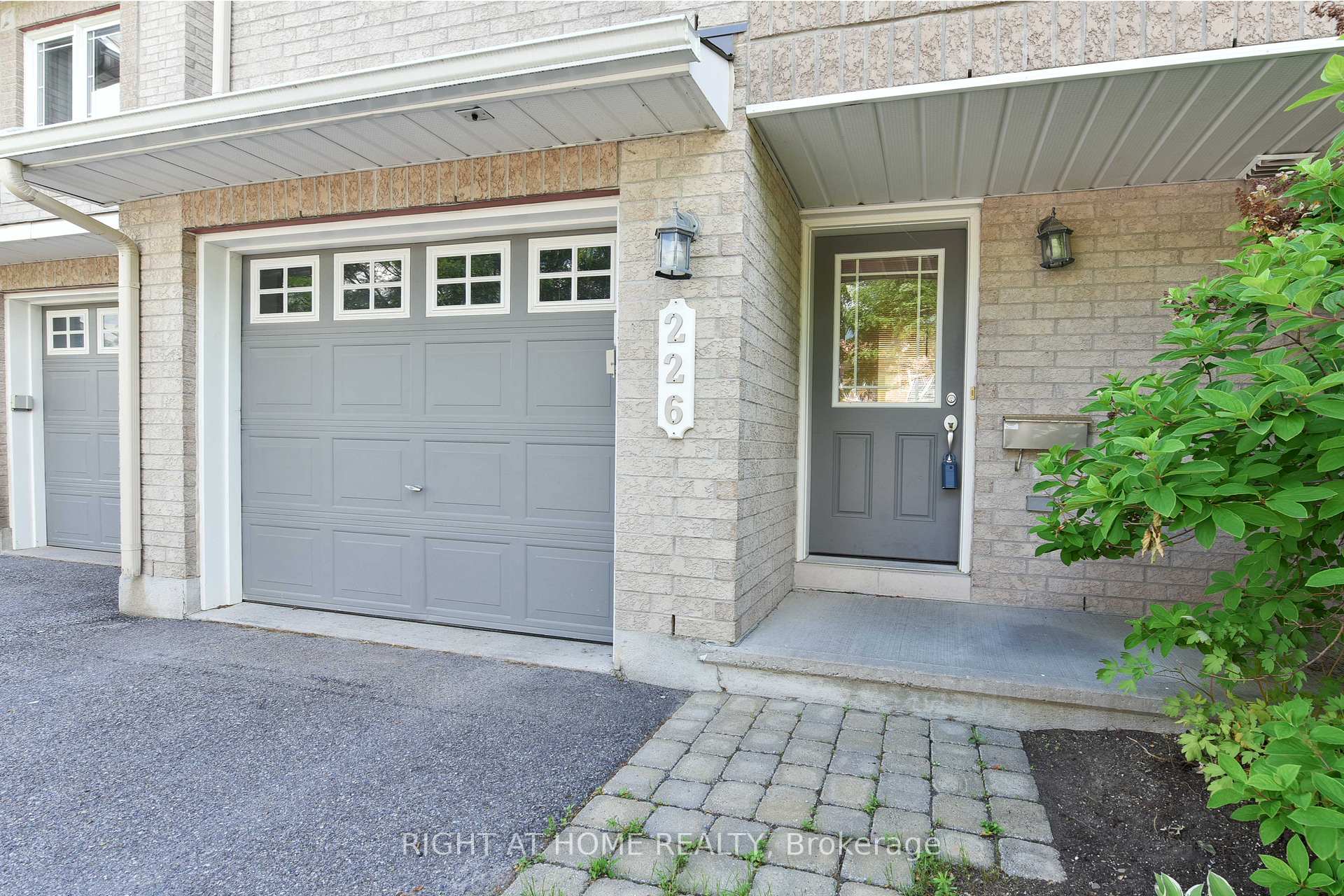 Photo 2 of 226 Hunterbrook Street, Ottawa, Kanata - Morgan's Grant/South March — HOMEH