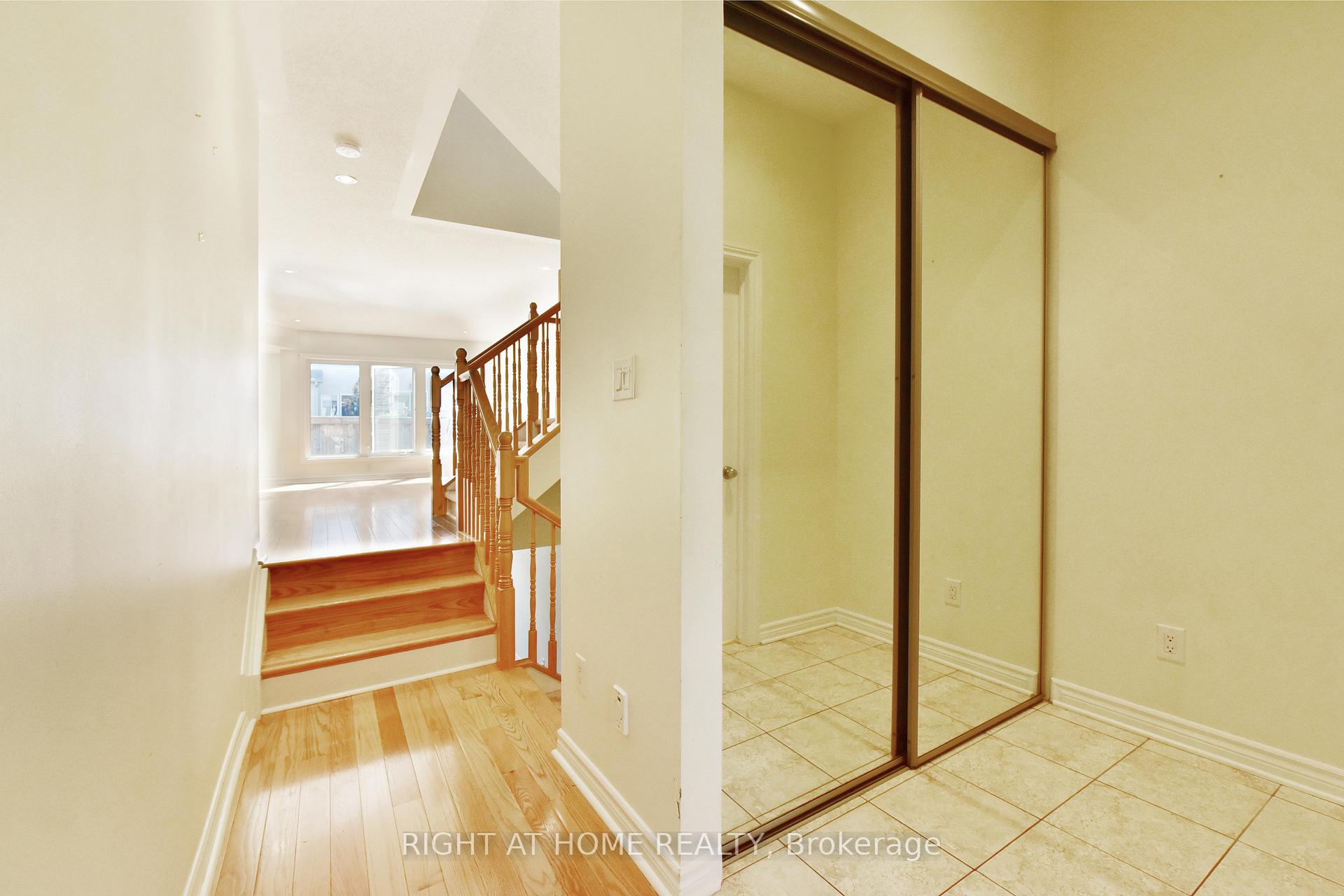 Photo 4 of 226 Hunterbrook Street, Ottawa, Kanata - Morgan's Grant/South March — HOMEH
