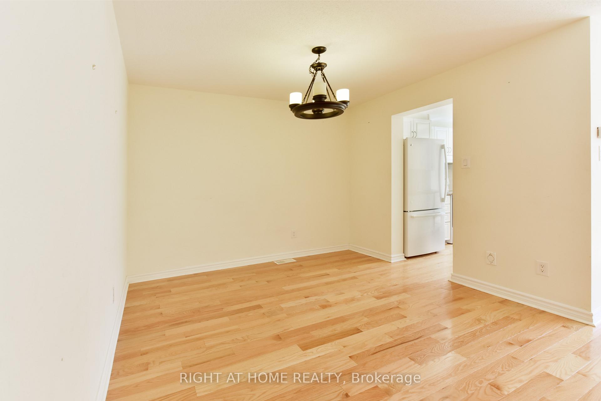 Photo 5 of 226 Hunterbrook Street, Ottawa, Kanata - Morgan's Grant/South March — HOMEH