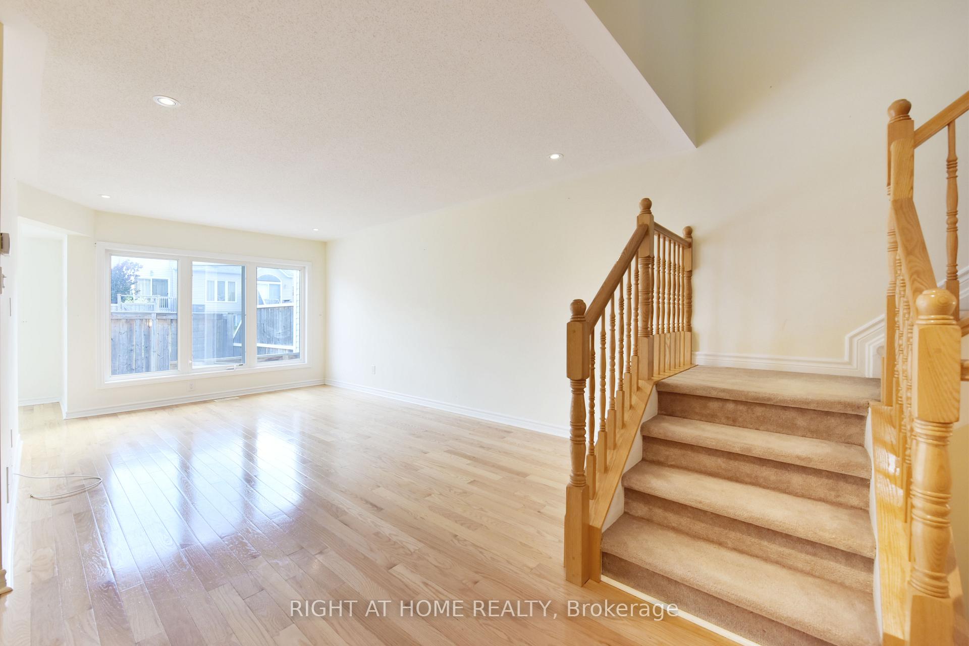 Photo 6 of 226 Hunterbrook Street, Ottawa, Kanata - Morgan's Grant/South March — HOMEH