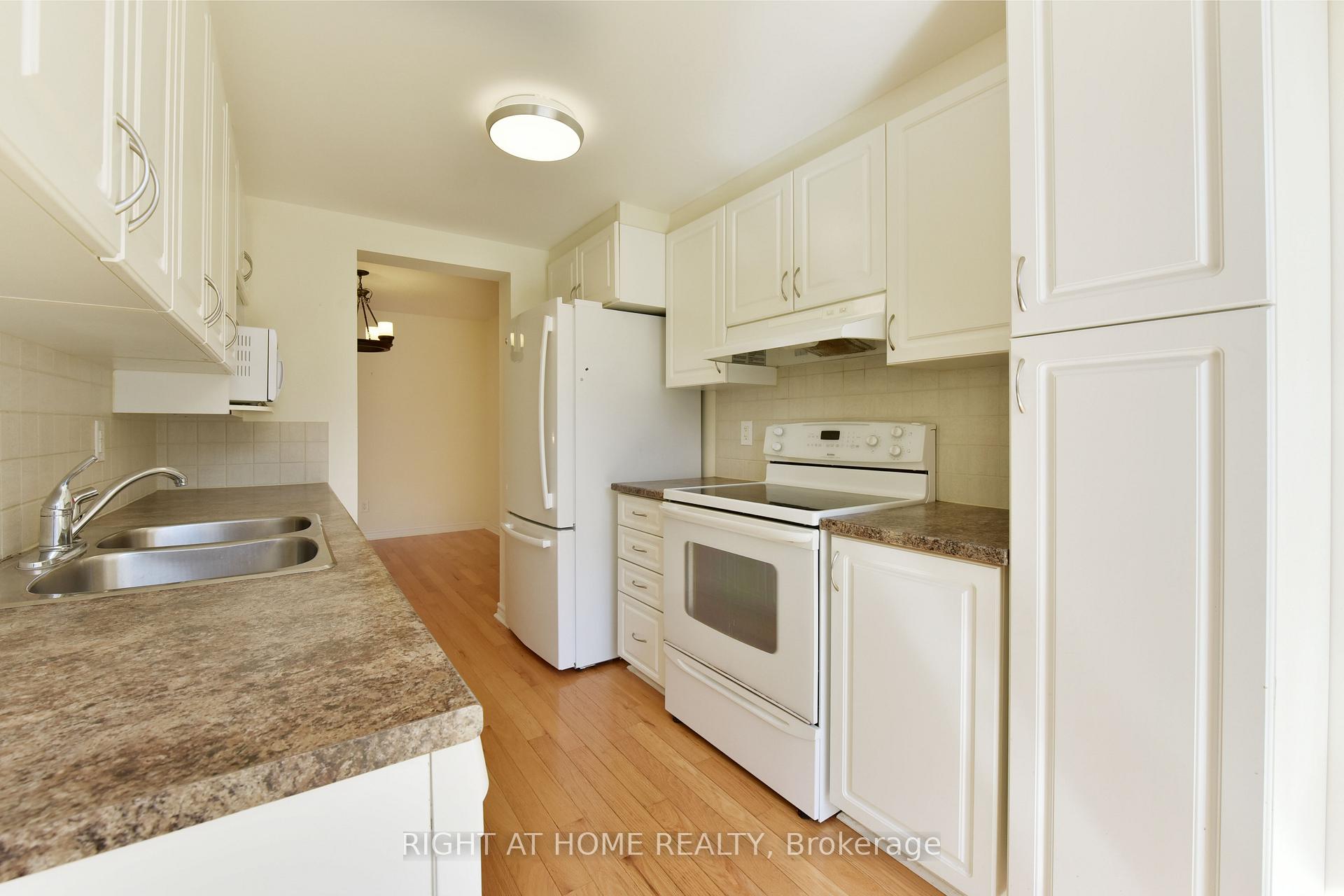 Photo 8 of 226 Hunterbrook Street, Ottawa, Kanata - Morgan's Grant/South March — HOMEH