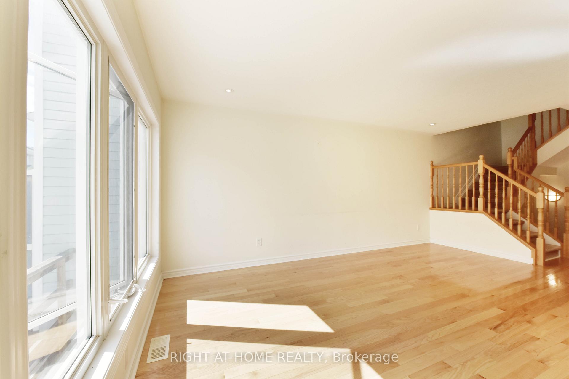 Photo 10 of 226 Hunterbrook Street, Ottawa, Kanata - Morgan's Grant/South March — HOMEH