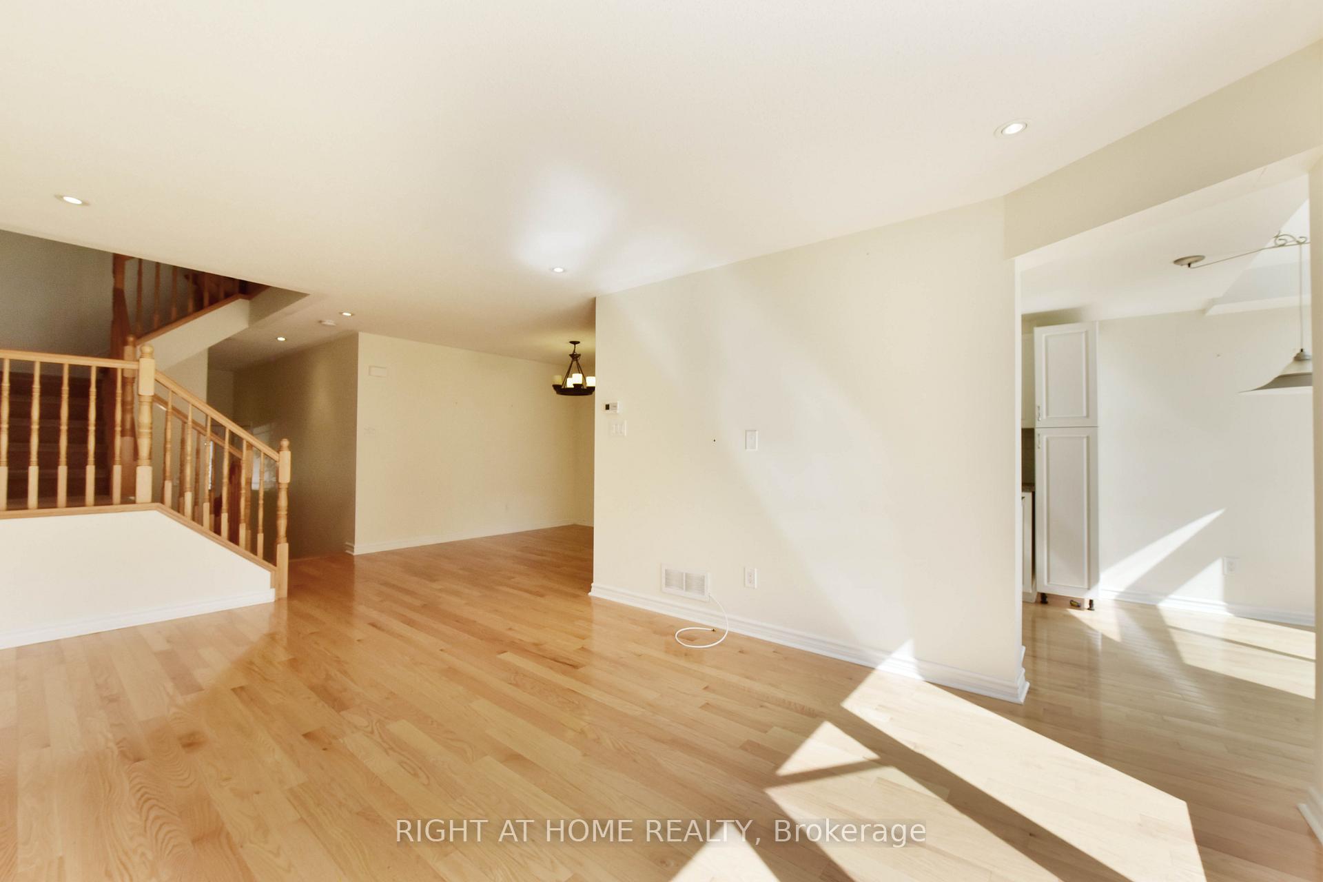 Photo 11 of 226 Hunterbrook Street, Ottawa, Kanata - Morgan's Grant/South March — HOMEH