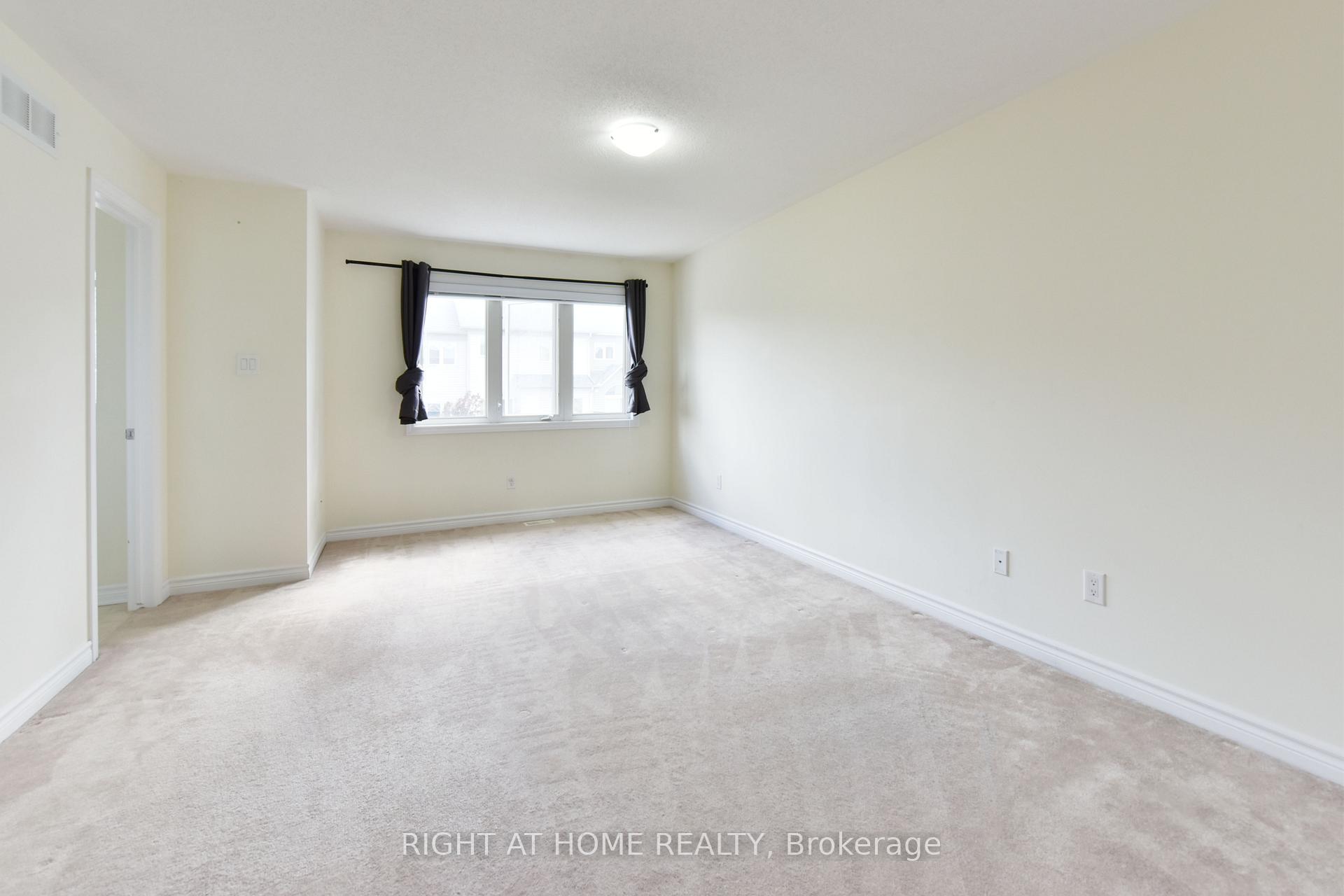 Photo 13 of 226 Hunterbrook Street, Ottawa, Kanata - Morgan's Grant/South March — HOMEH