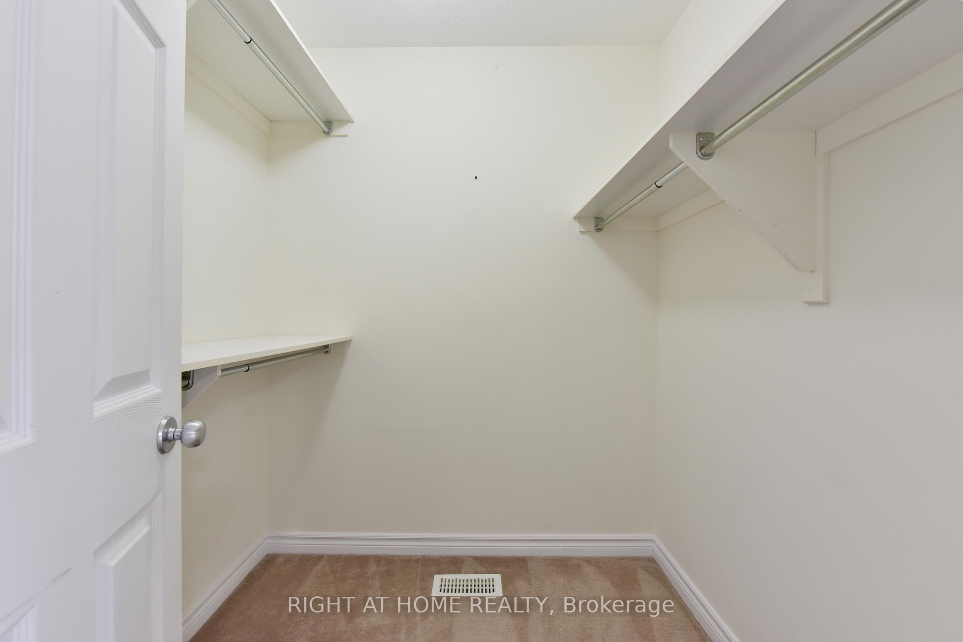 Photo 15 of 226 Hunterbrook Street, Ottawa, Kanata - Morgan's Grant/South March — HOMEH