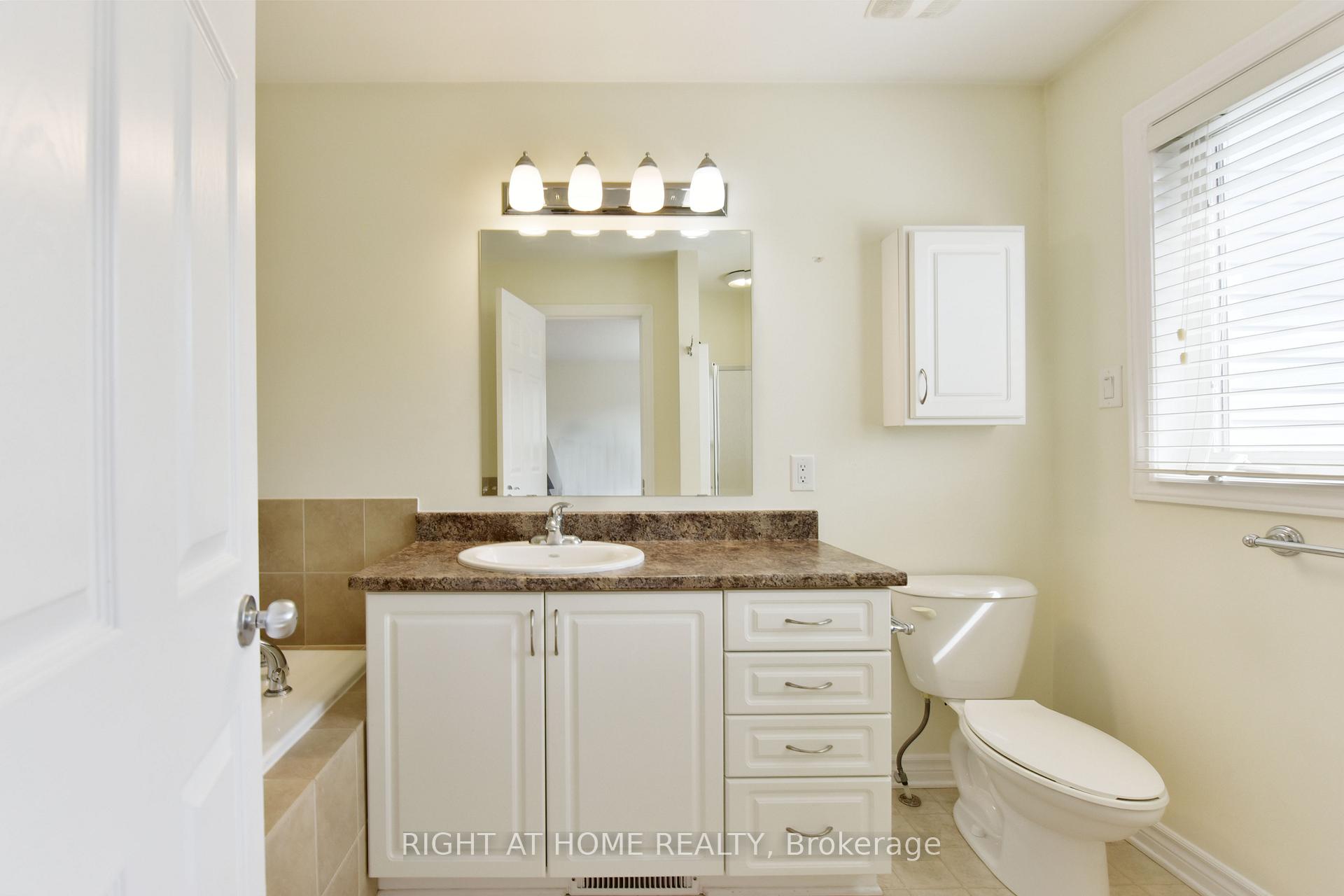 Photo 16 of 226 Hunterbrook Street, Ottawa, Kanata - Morgan's Grant/South March — HOMEH
