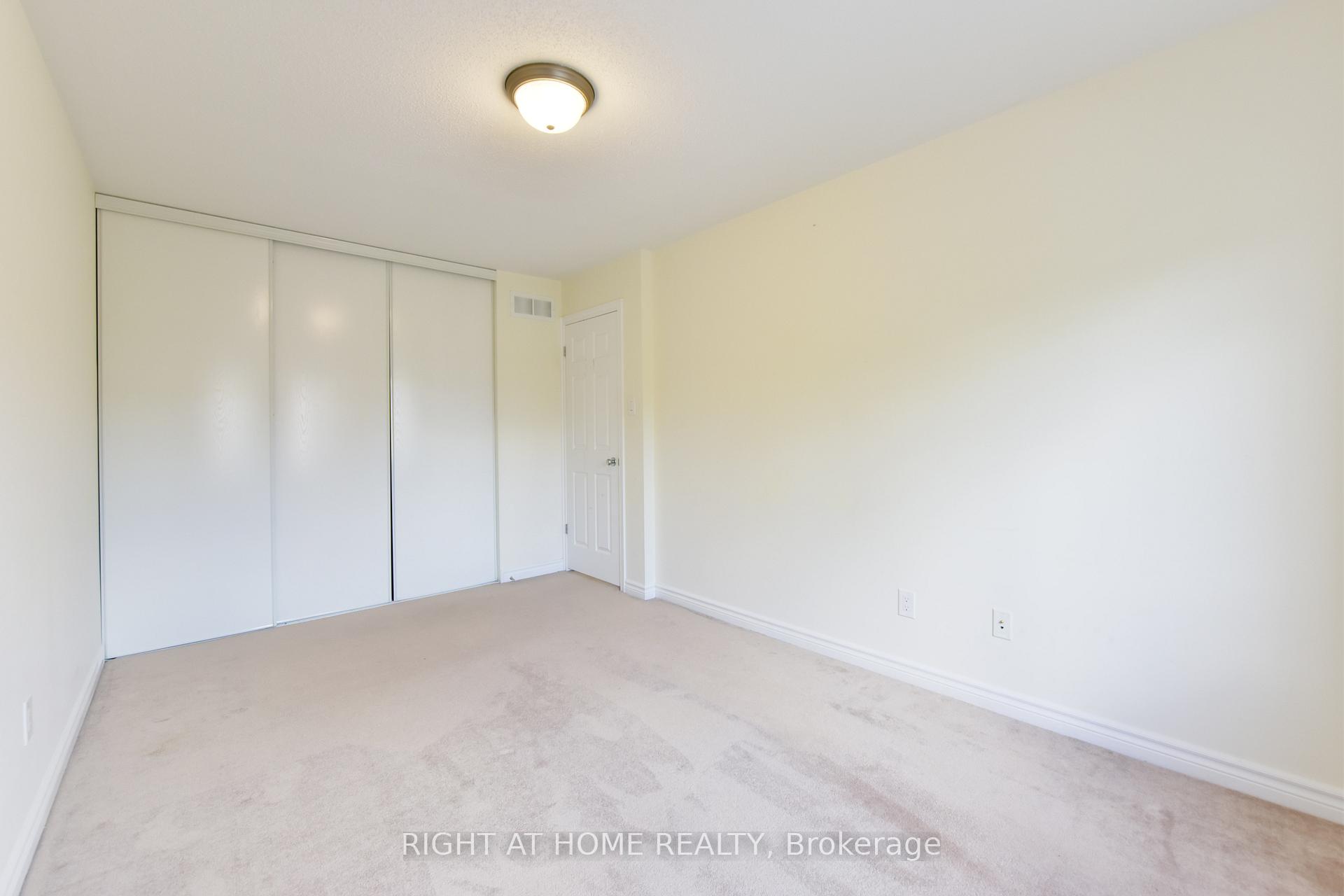 Photo 19 of 226 Hunterbrook Street, Ottawa, Kanata - Morgan's Grant/South March — HOMEH