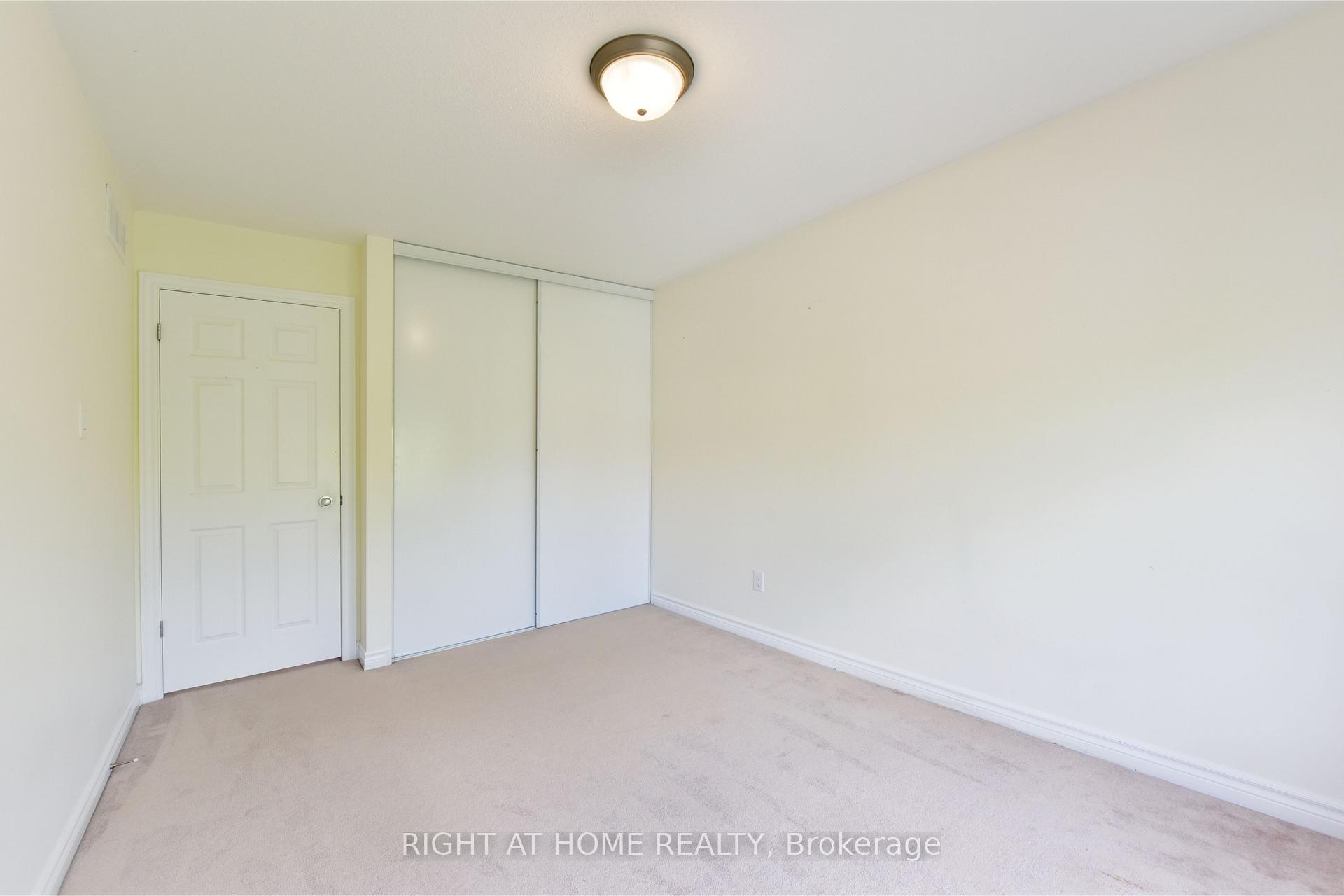Photo 21 of 226 Hunterbrook Street, Ottawa, Kanata - Morgan's Grant/South March — HOMEH