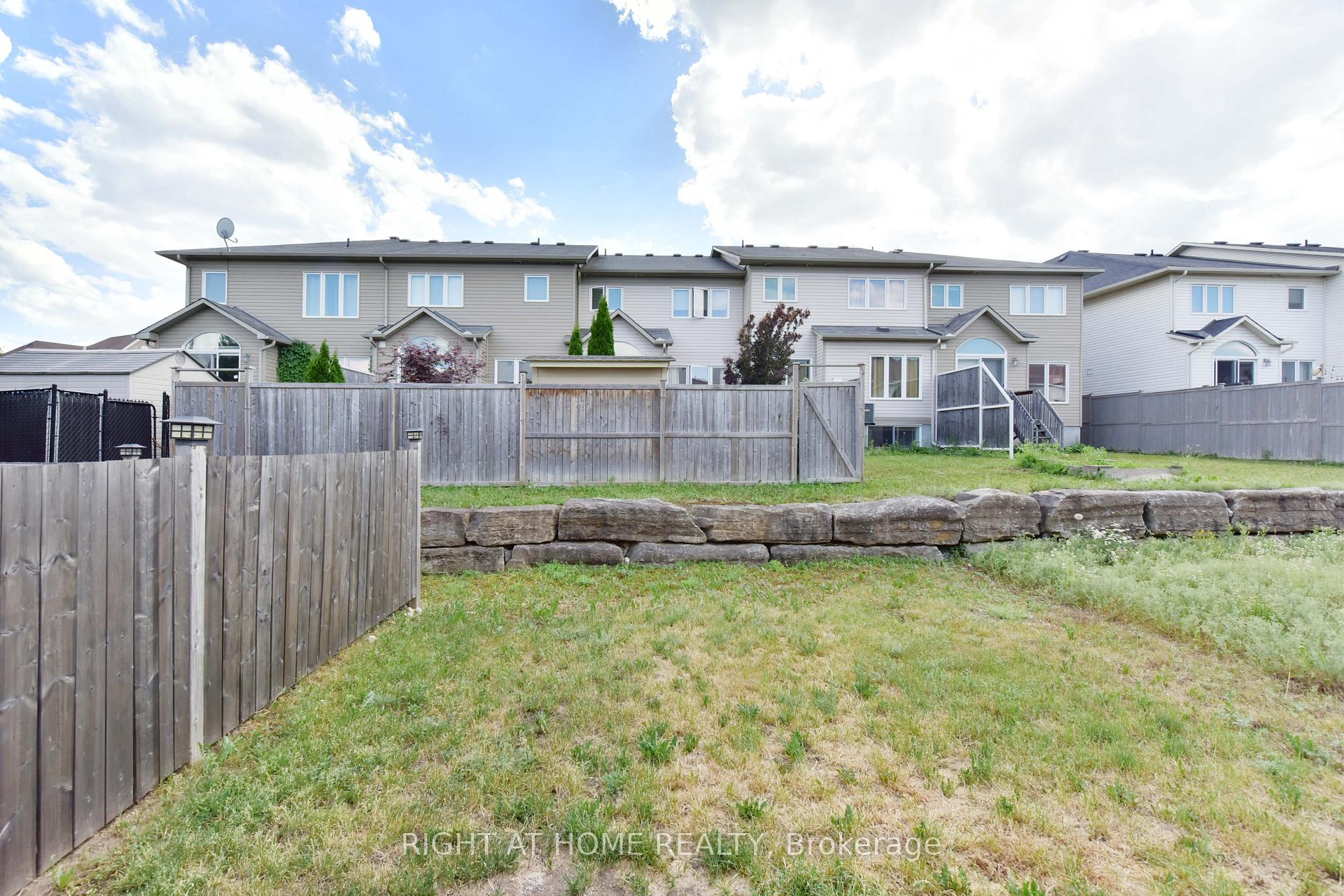 Photo 26 of 226 Hunterbrook Street, Ottawa, Kanata - Morgan's Grant/South March — HOMEH