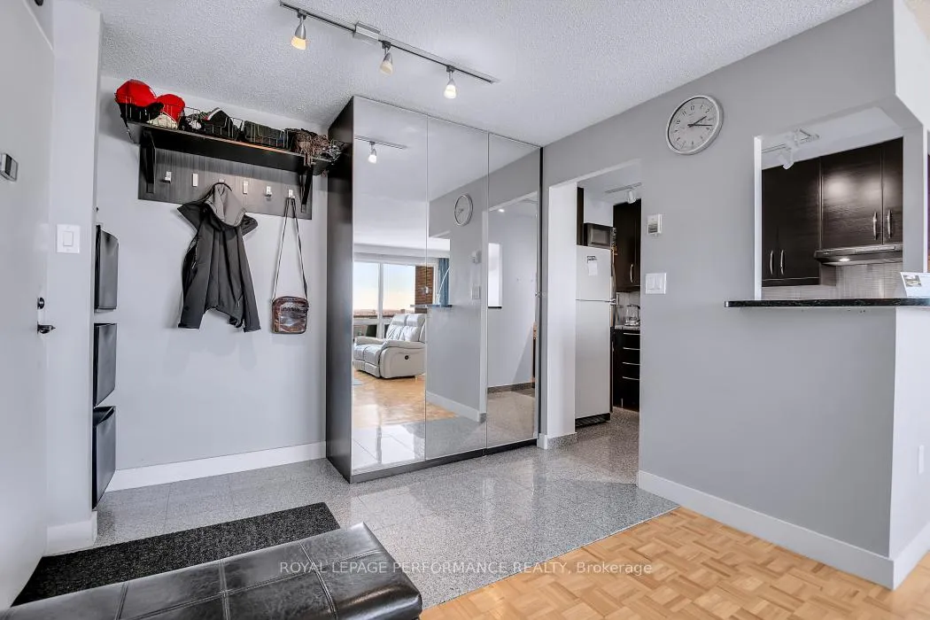 Photo 8 of Unit 1012, 20 Chesterton Drive, Ottawa, Borden Farm/Stewart Farm/Carleton Heights/Parkwood Hills — HOMEH