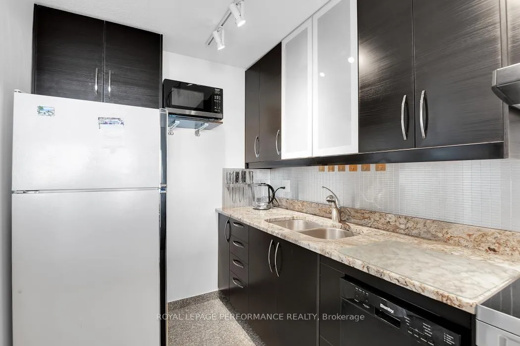 Photo 16 of Unit 1012, 20 Chesterton Drive, Ottawa, Borden Farm/Stewart Farm/Carleton Heights/Parkwood Hills — HOMEH