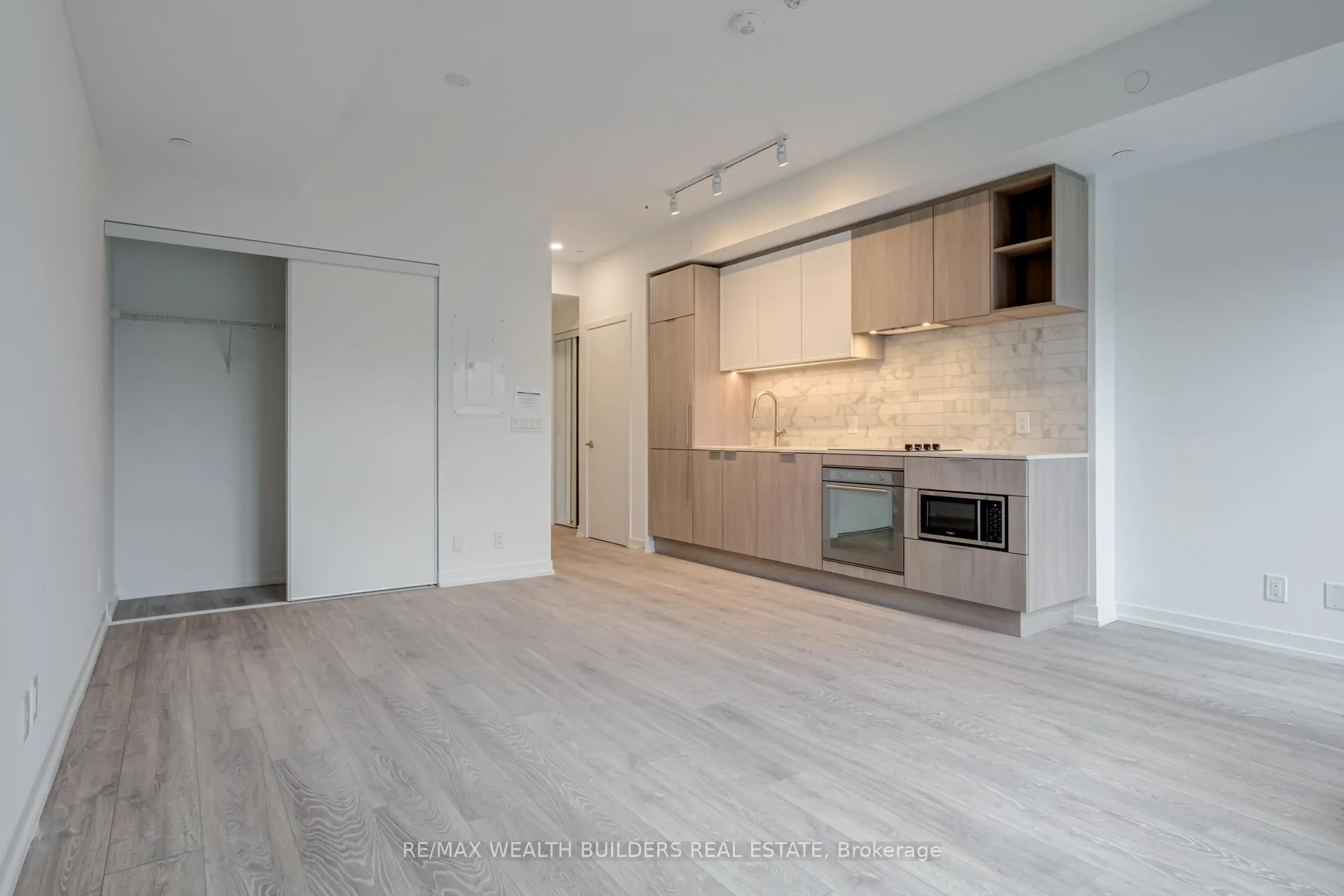 Photo 7 of Unit 627, 2020 Bathurst Street, Toronto, Humewood-Cedarvale — HOMEH