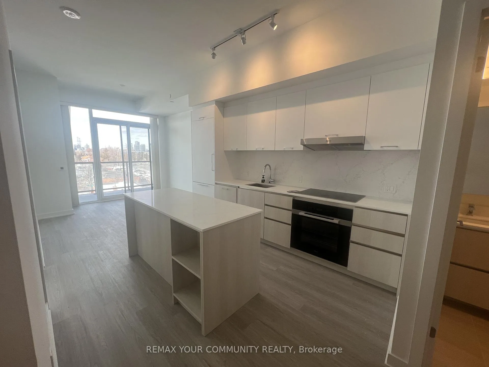 Photo 5 of Unit 606, 8188 Yonge Street, Vaughan, Uplands — HOMEH