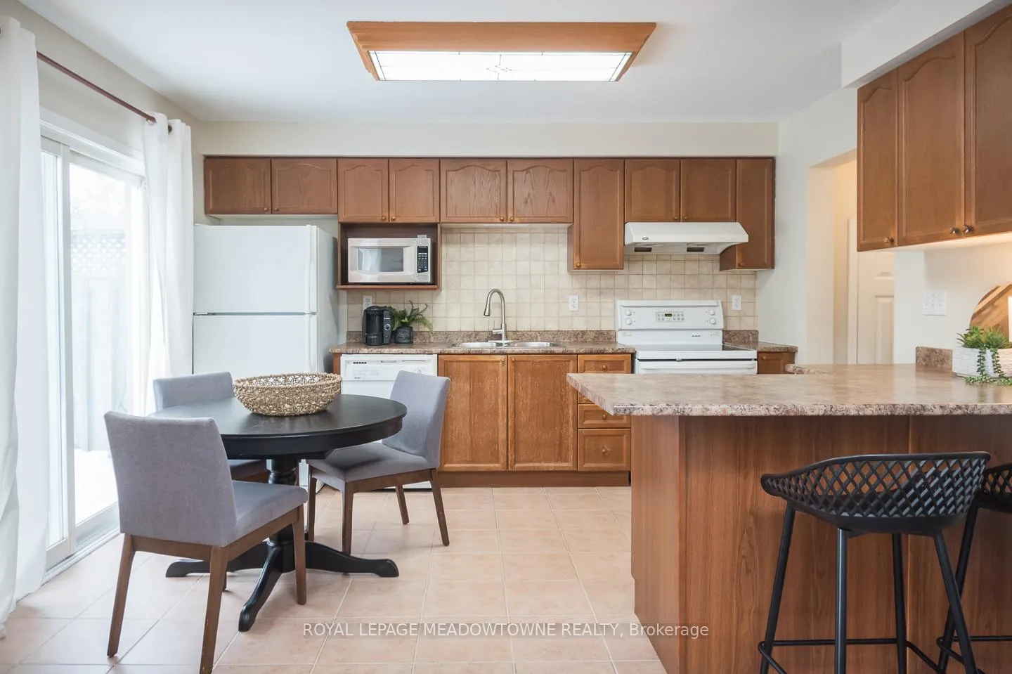 Photo 12 of 1617 Gowling Terrace, Milton, Clarke — HOMEH