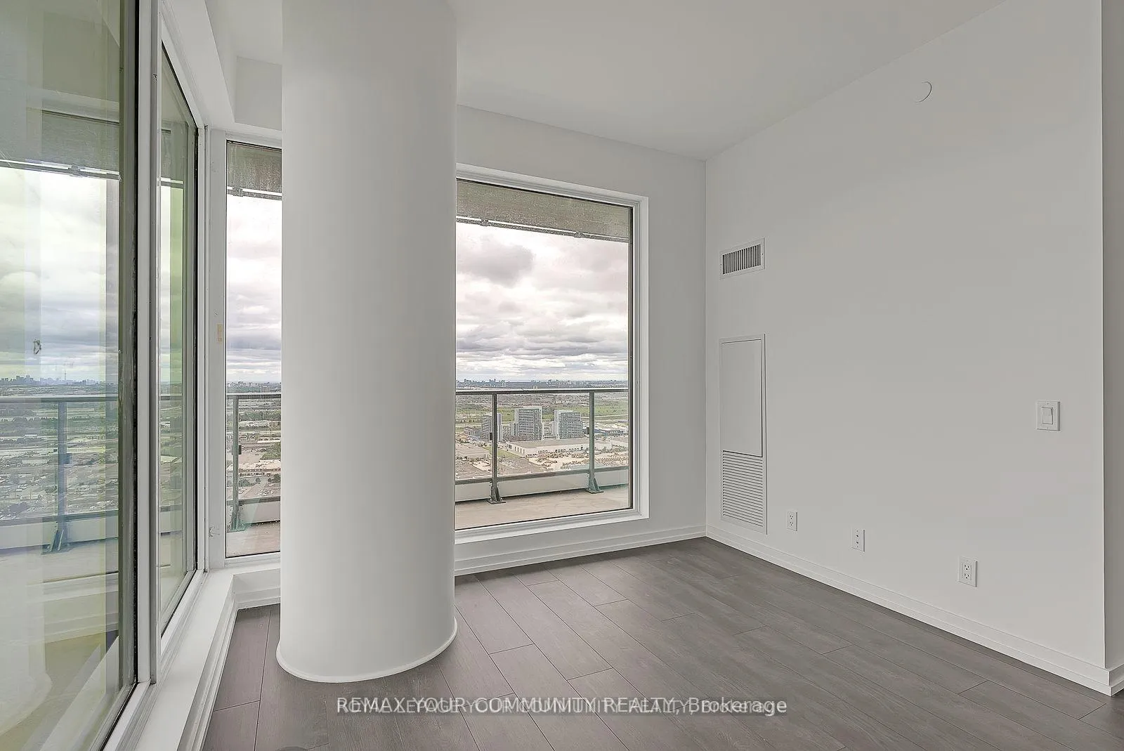 Photo 11 of Unit 4112, 7890 Jane Street, Vaughan, Vaughan Corporate Centre — HOMEH