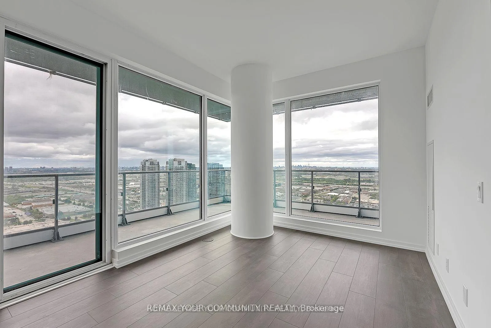 Photo 12 of Unit 4112, 7890 Jane Street, Vaughan, Vaughan Corporate Centre — HOMEH
