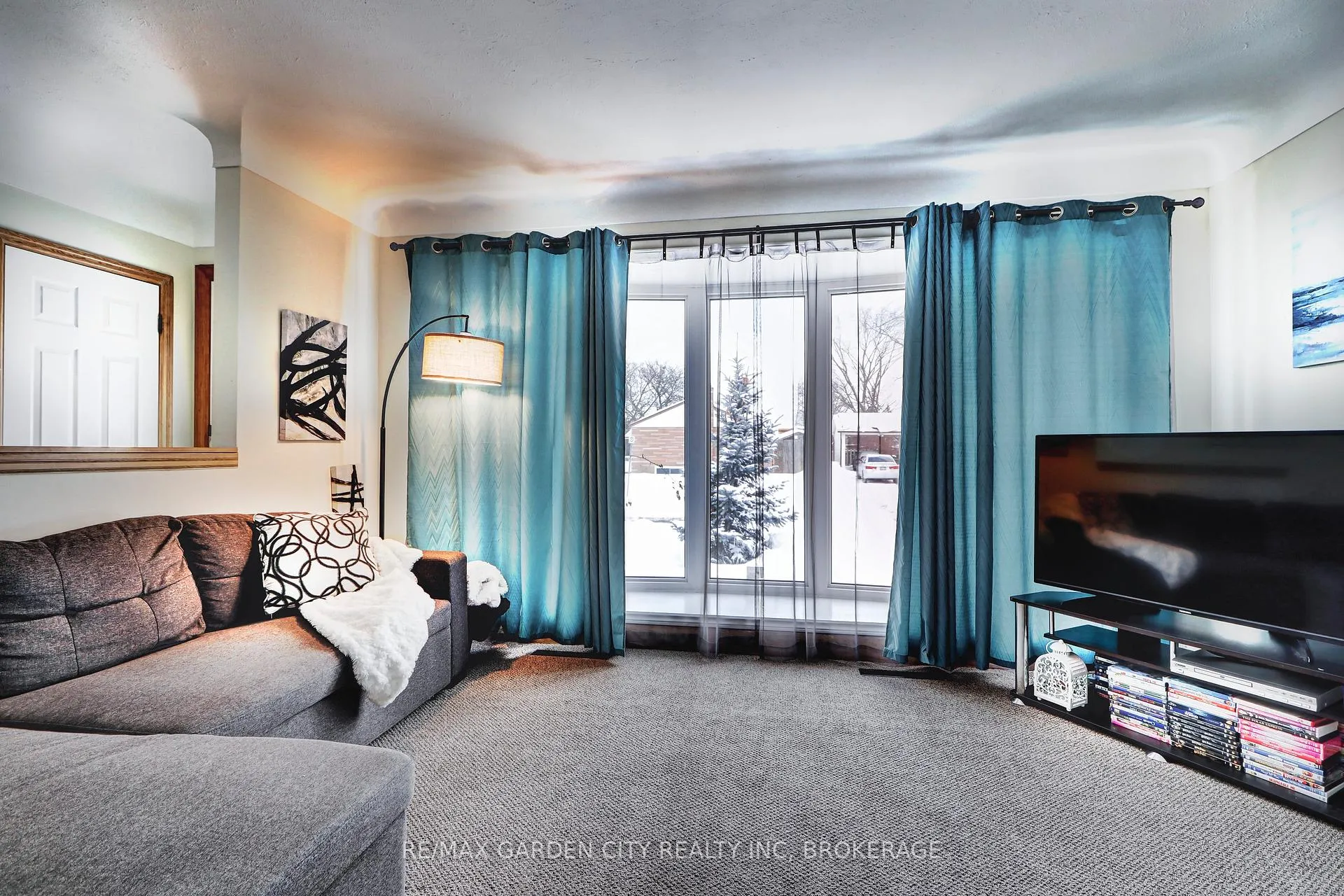 Photo 4 of Unit Main floor, 59 Jacobson Avenue, St. Catharines, Glendale/Glenridge — HOMEH