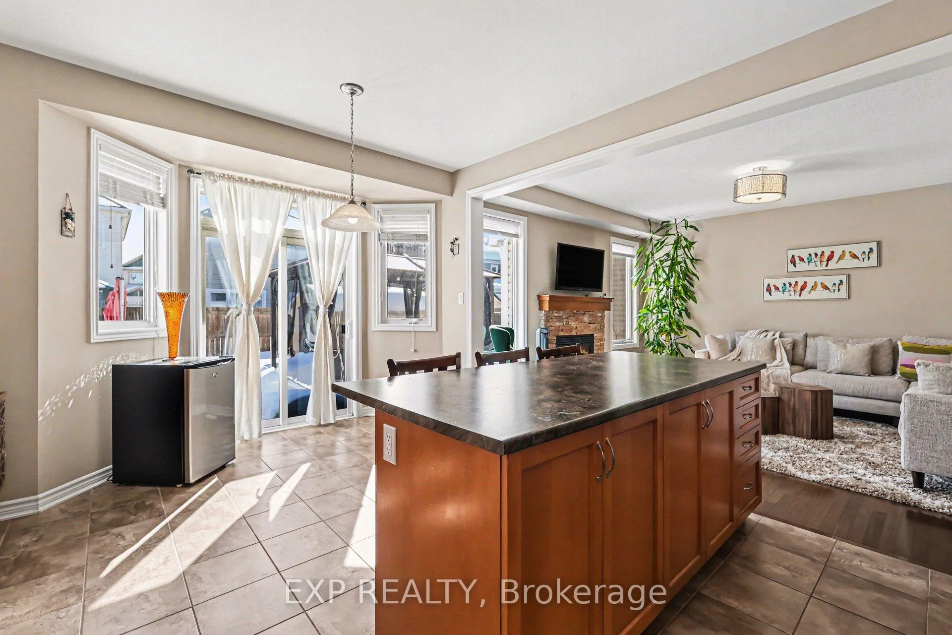 Photo 8 of 90 Switch Grass Crescent, Ottawa, Barrhaven - Half Moon Bay — HOMEH