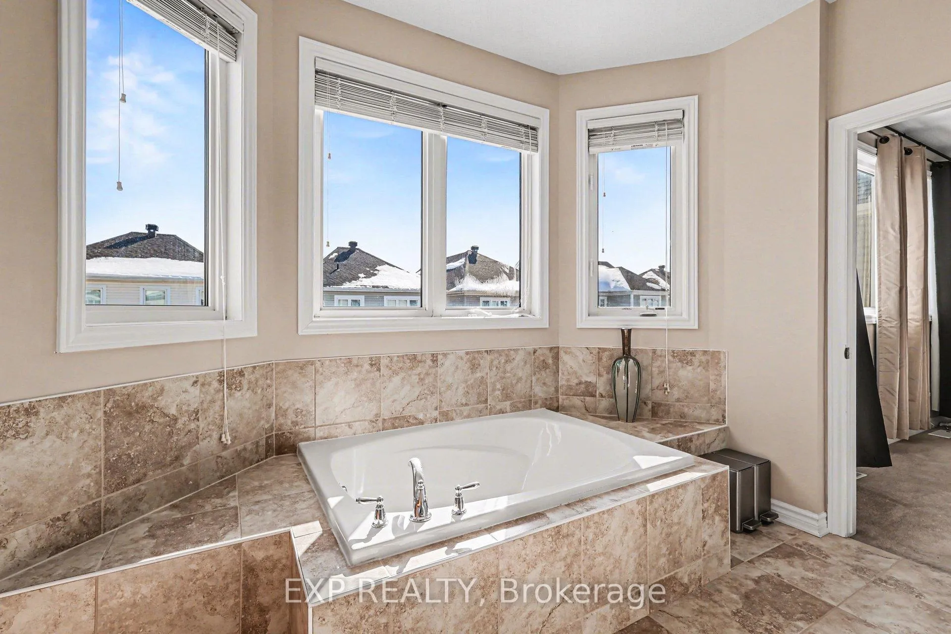 Photo 19 of 90 Switch Grass Crescent, Ottawa, Barrhaven - Half Moon Bay — HOMEH
