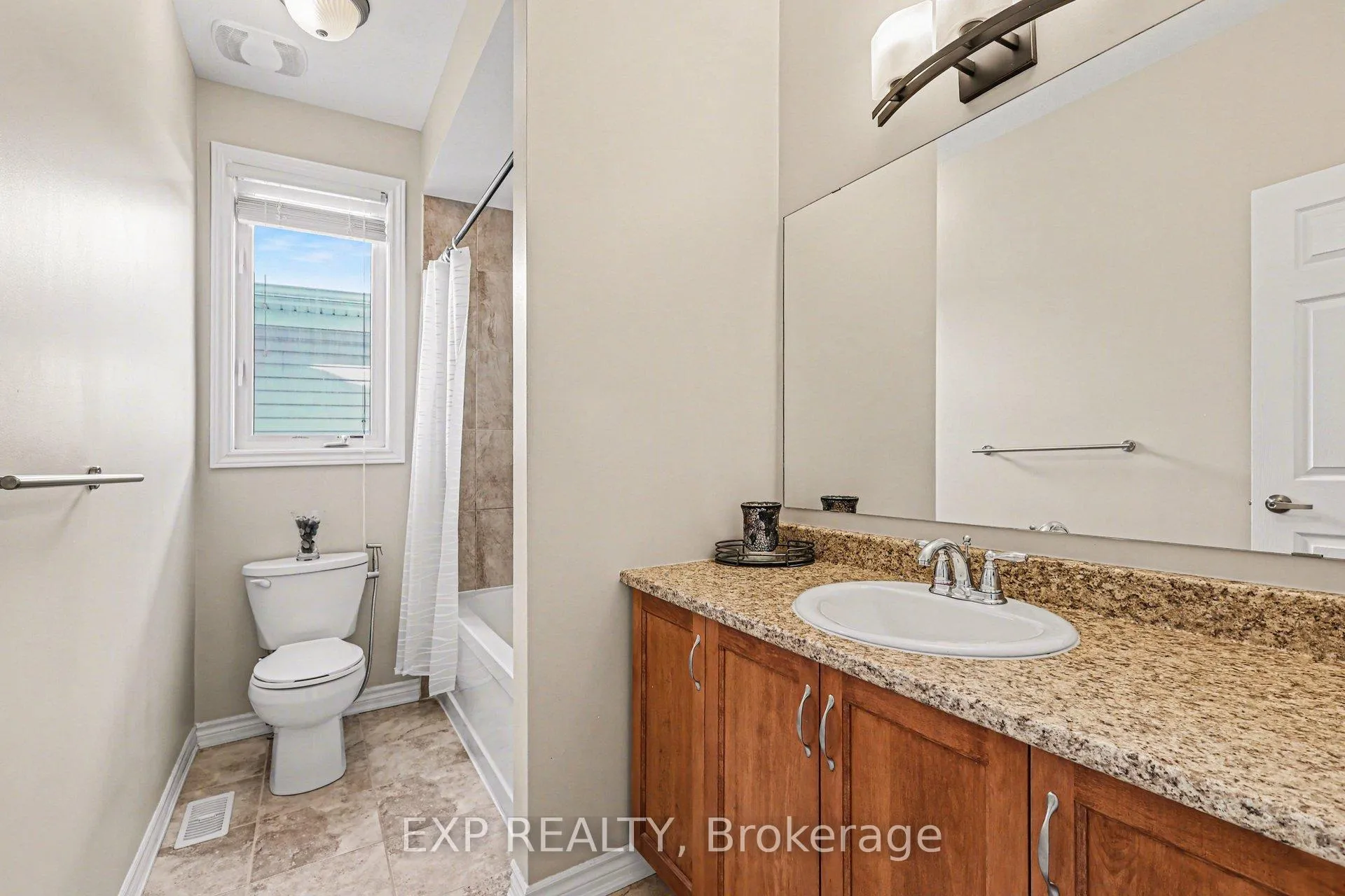 Photo 23 of 90 Switch Grass Crescent, Ottawa, Barrhaven - Half Moon Bay — HOMEH