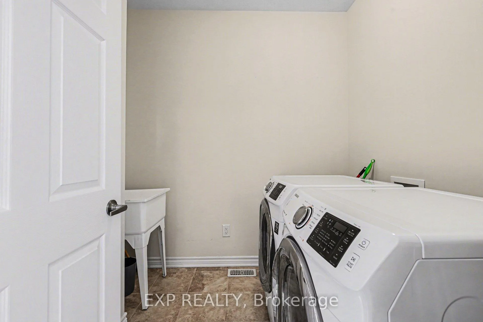 Photo 25 of 90 Switch Grass Crescent, Ottawa, Barrhaven - Half Moon Bay — HOMEH