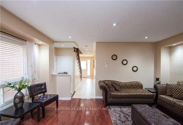 Photo 4 of Unit Upper, 9 Galtee Road, Brampton, Credit Valley — HOMEH