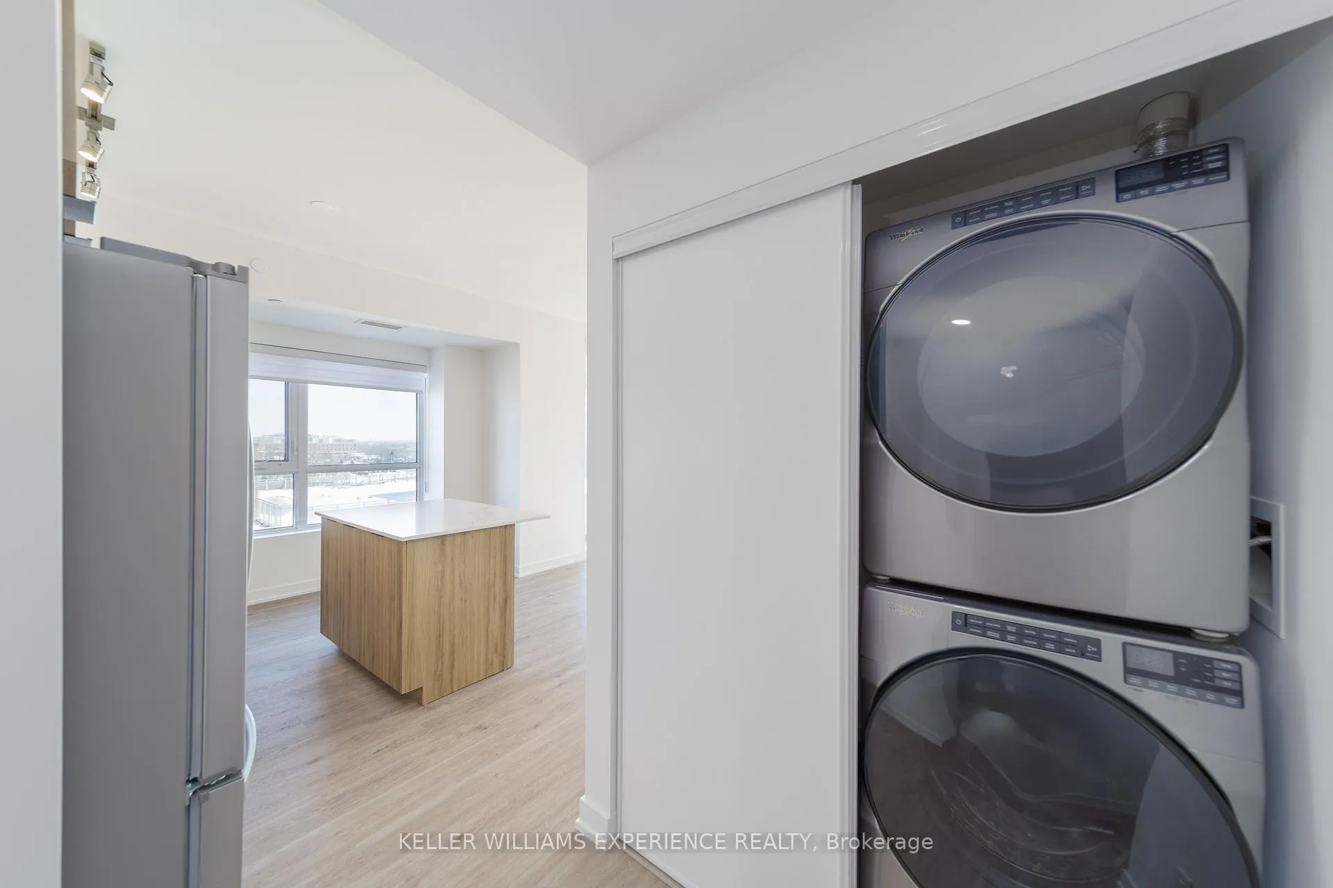 Photo 4 of Unit 1209, 56 Lakeside Terrace, Barrie, Little Lake — HOMEH