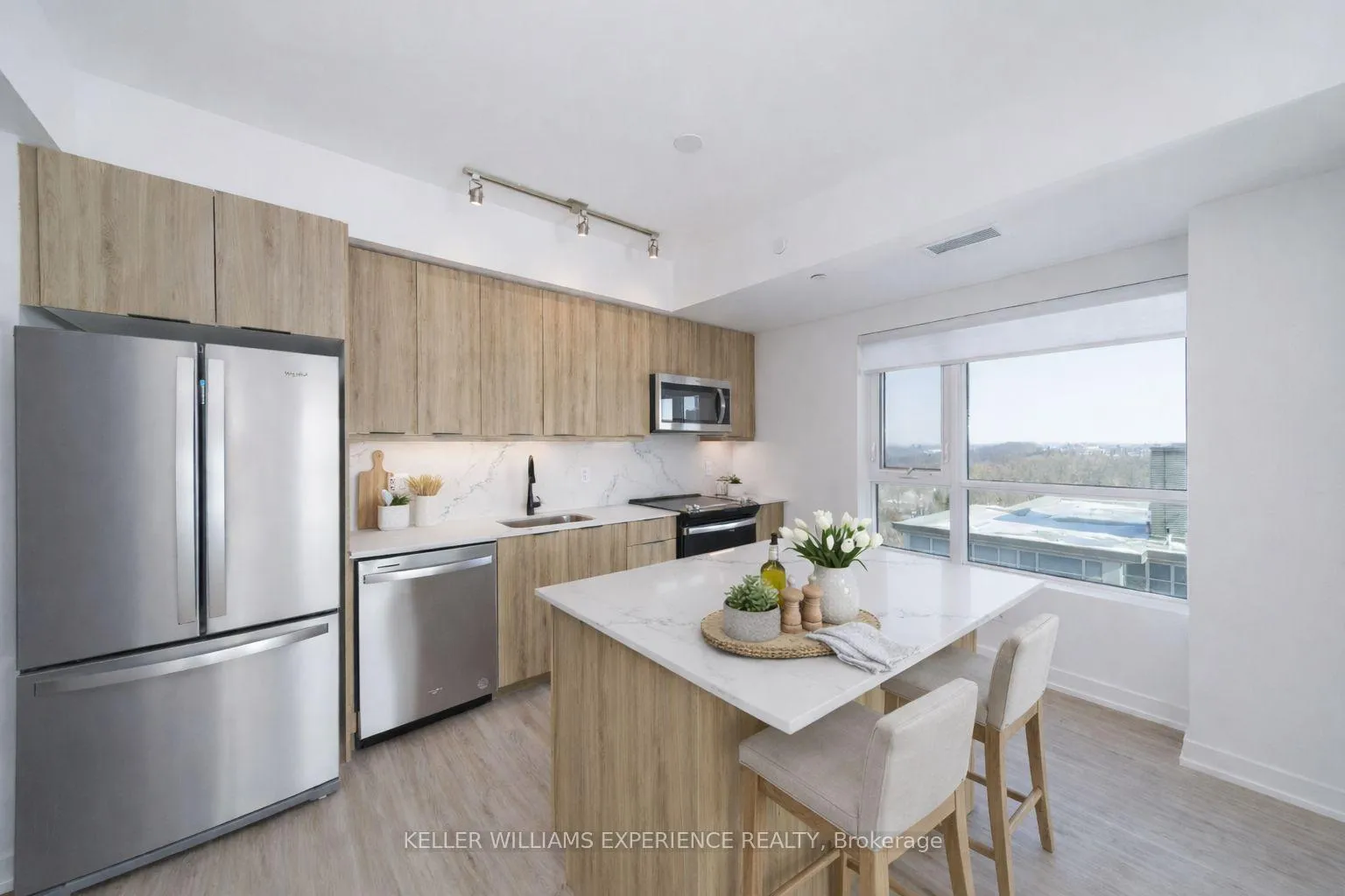 Photo 5 of Unit 1209, 56 Lakeside Terrace, Barrie, Little Lake — HOMEH