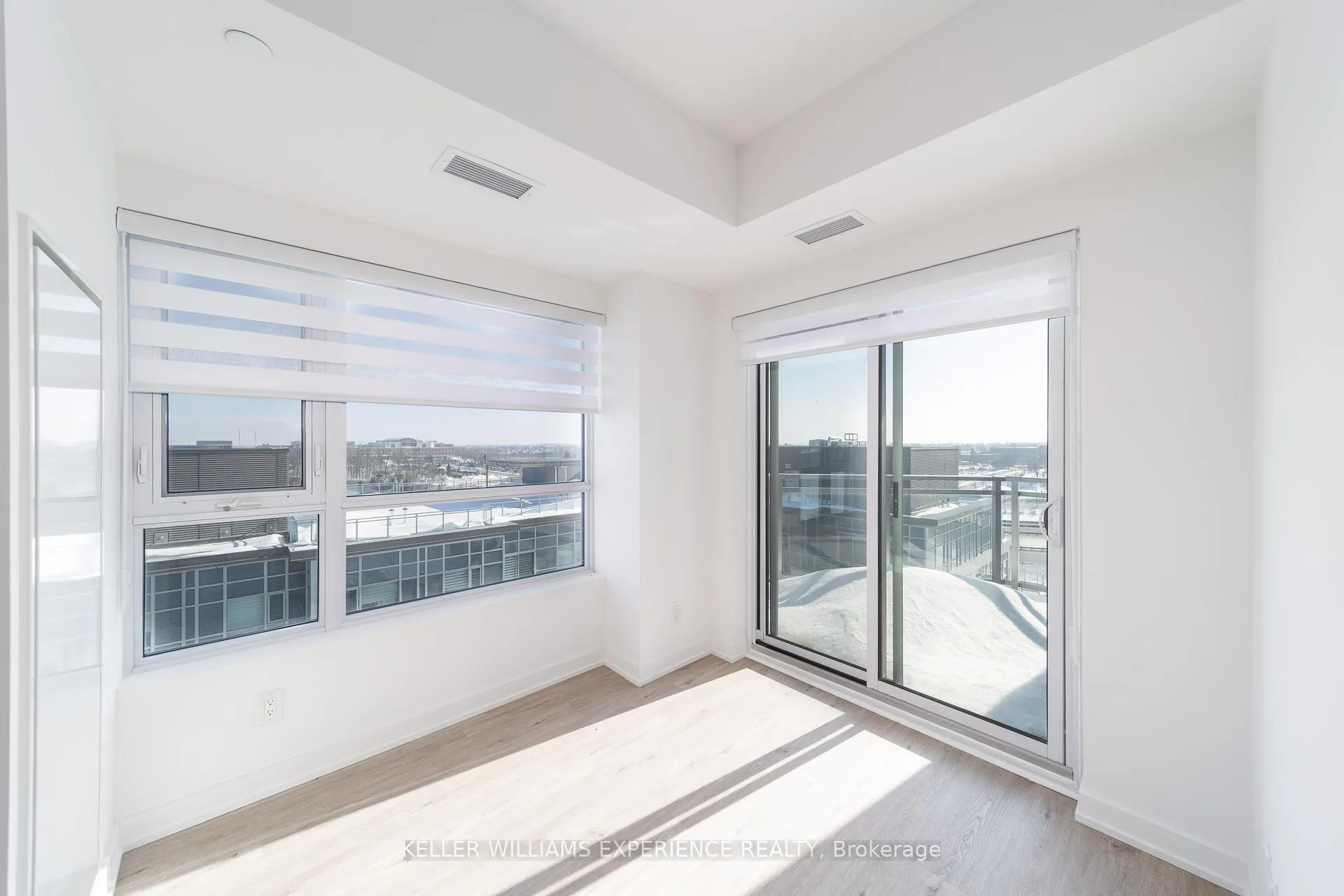 Photo 10 of Unit 1209, 56 Lakeside Terrace, Barrie, Little Lake — HOMEH