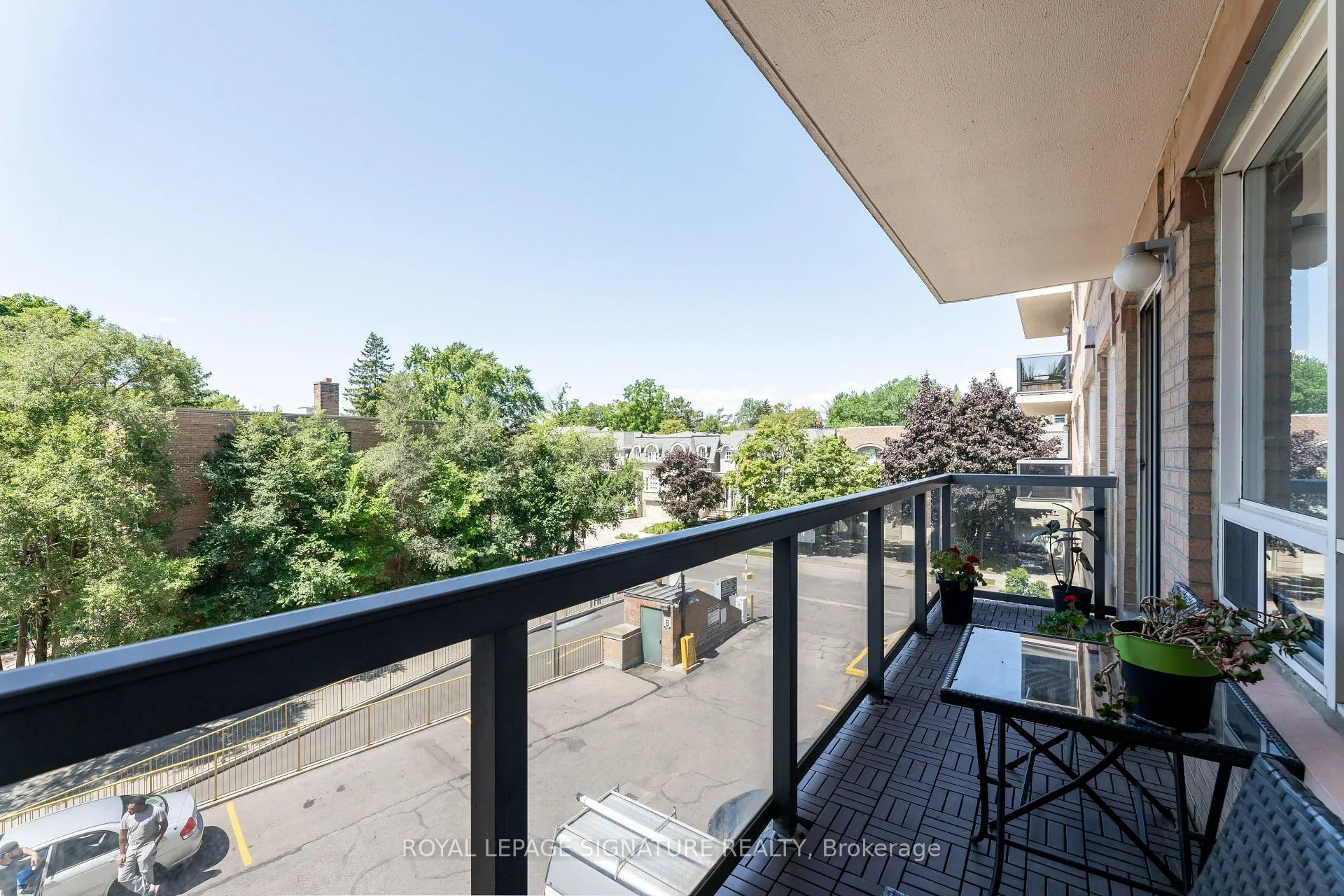 Photo 4 of Unit 401, 1818 Bayview Avenue, Toronto, Mount Pleasant East — HOMEH