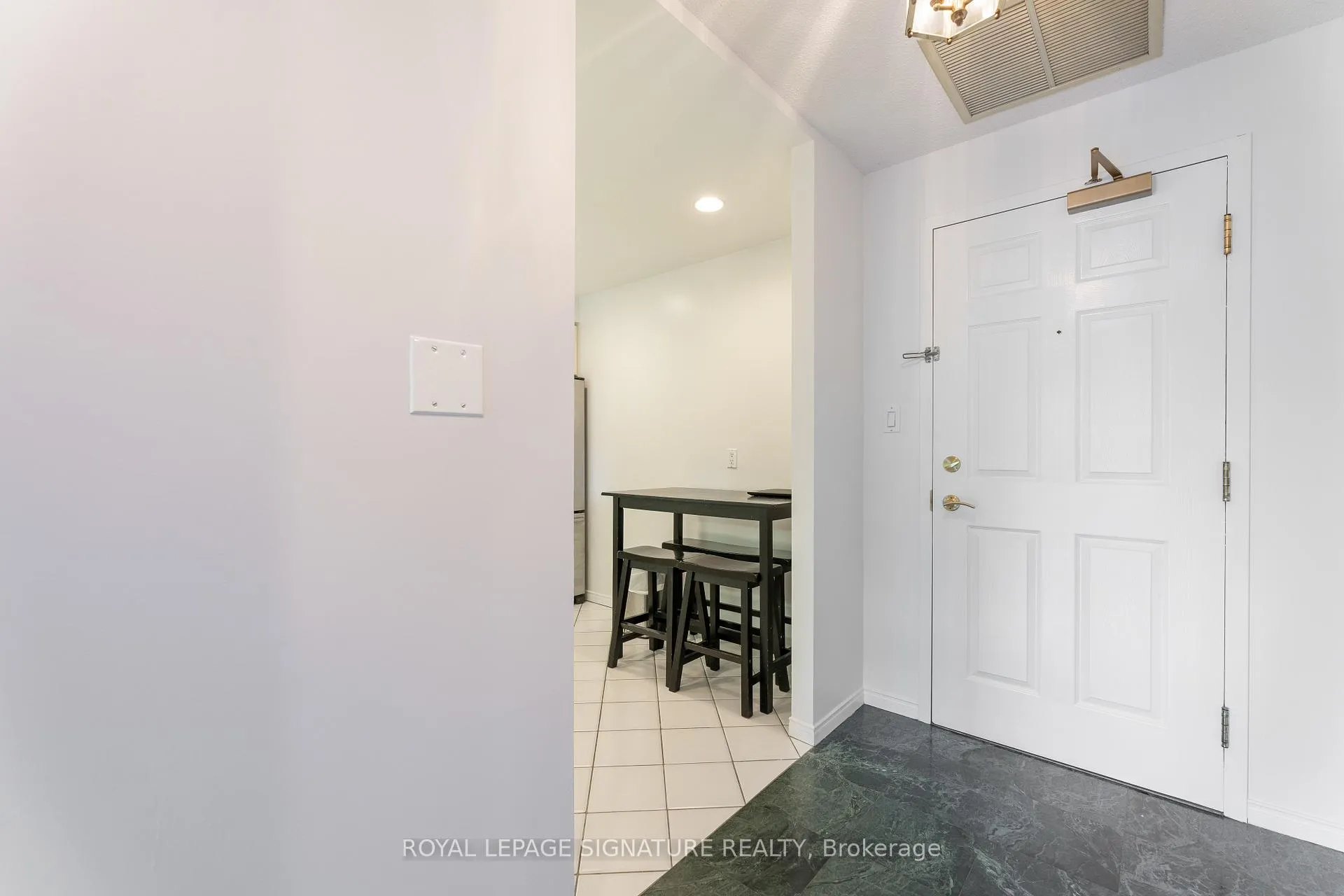 Photo 8 of Unit 401, 1818 Bayview Avenue, Toronto, Mount Pleasant East — HOMEH
