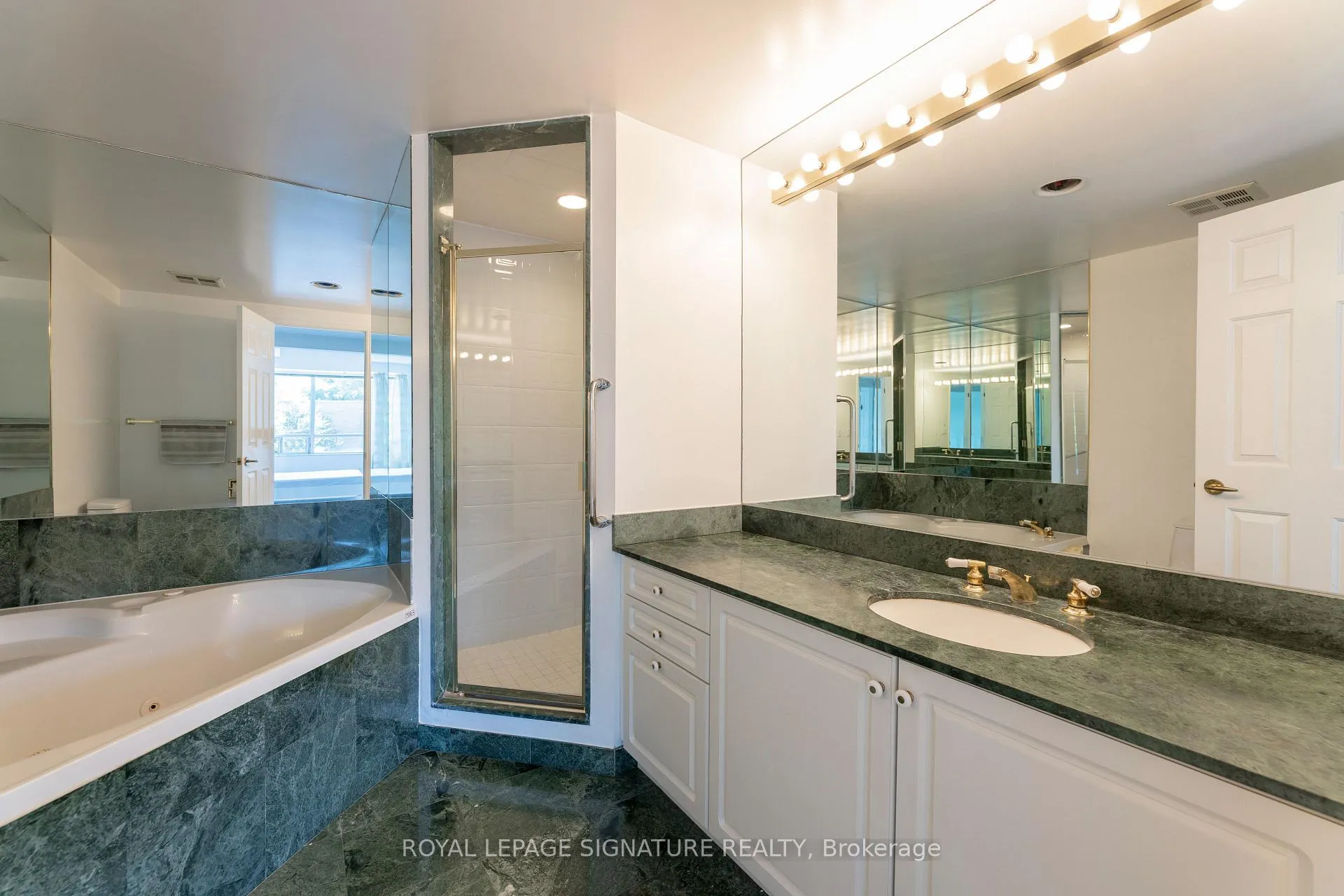 Photo 10 of Unit 401, 1818 Bayview Avenue, Toronto, Mount Pleasant East — HOMEH
