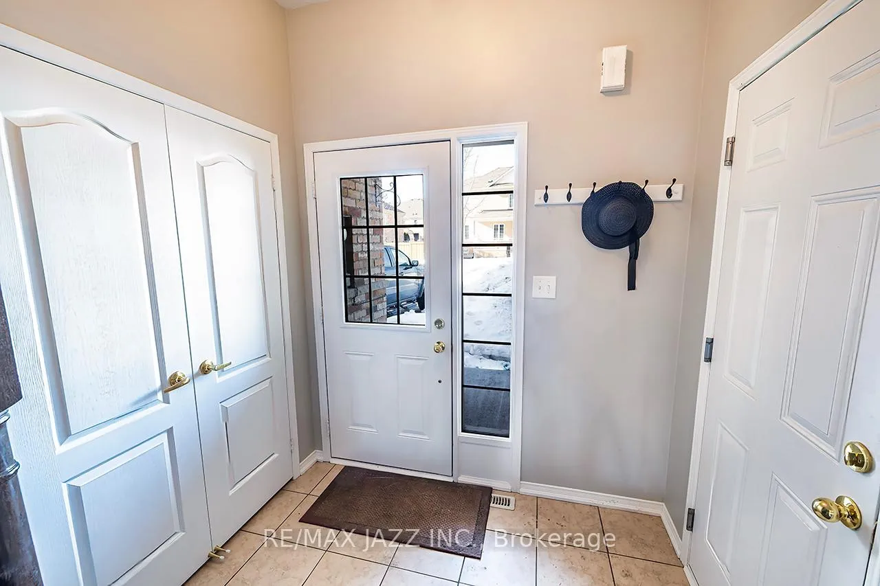 Photo 2 of 25 Summerside Avenue, Whitby, Taunton North — HOMEH