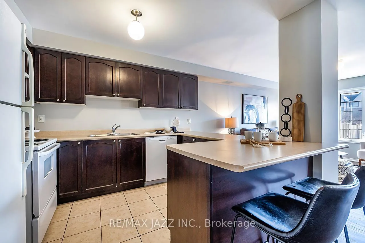 Photo 5 of 25 Summerside Avenue, Whitby, Taunton North — HOMEH