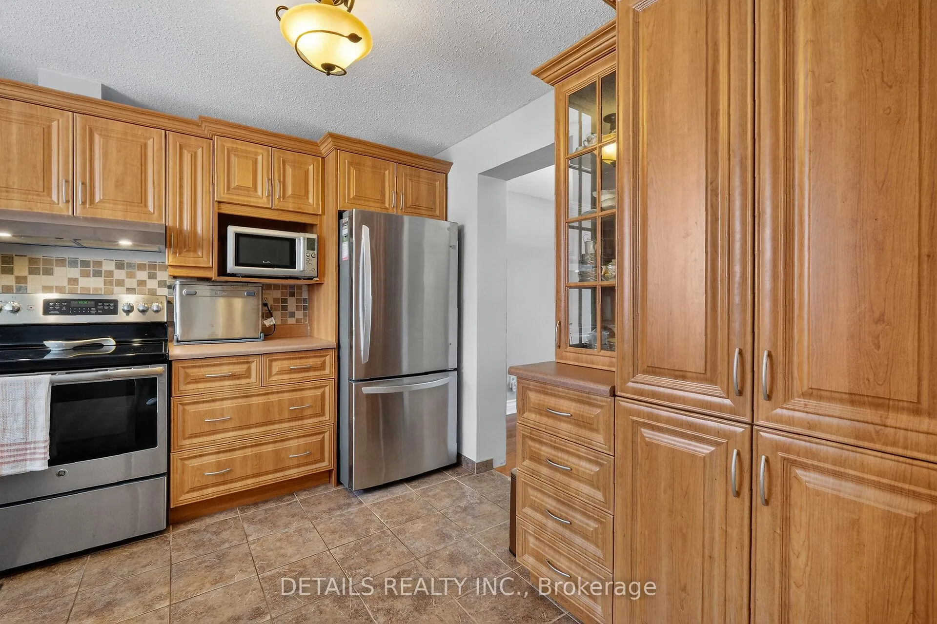 Photo 8 of 1029 Avignon Court, Ottawa, Orleans Wood — HOMEH