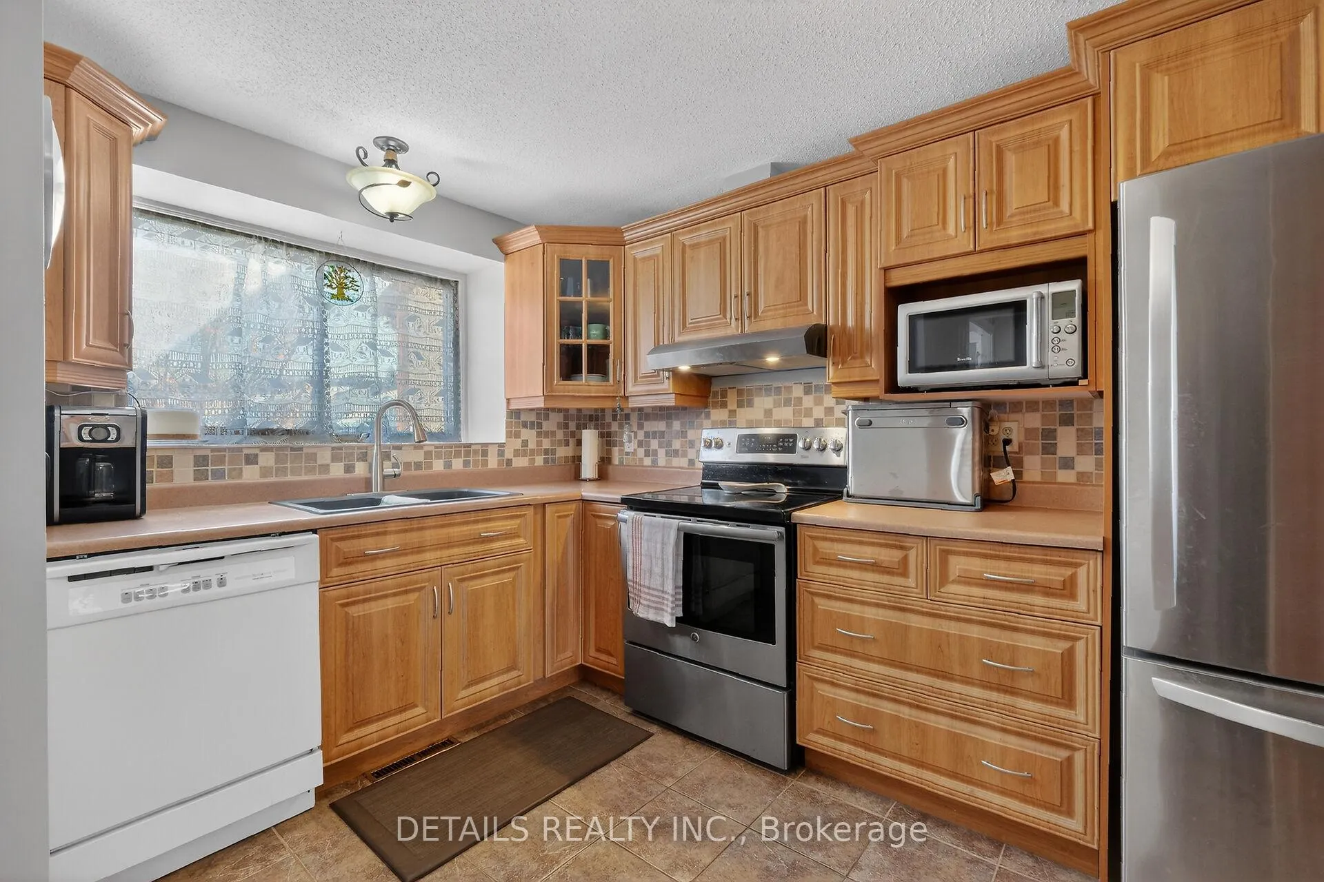 Photo 9 of 1029 Avignon Court, Ottawa, Orleans Wood — HOMEH